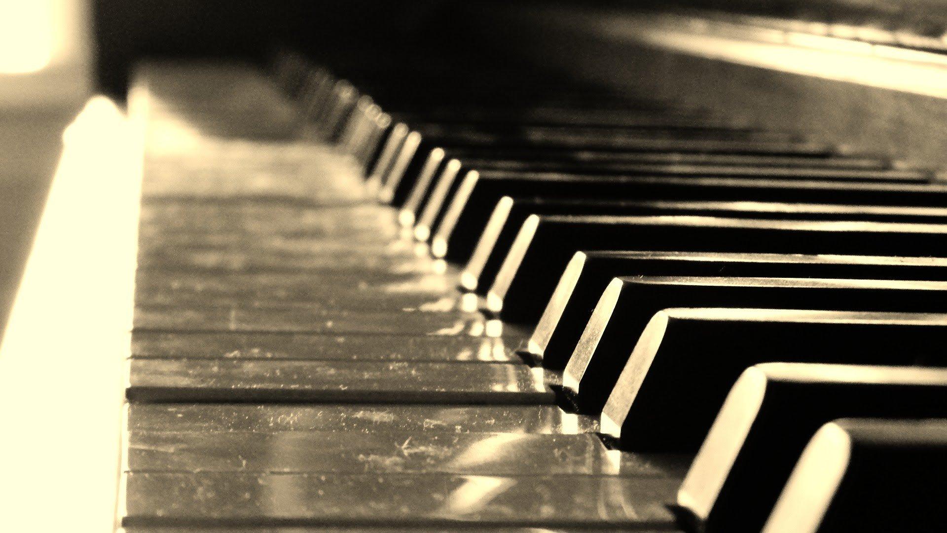 Group of Piano Wallpaper 1920