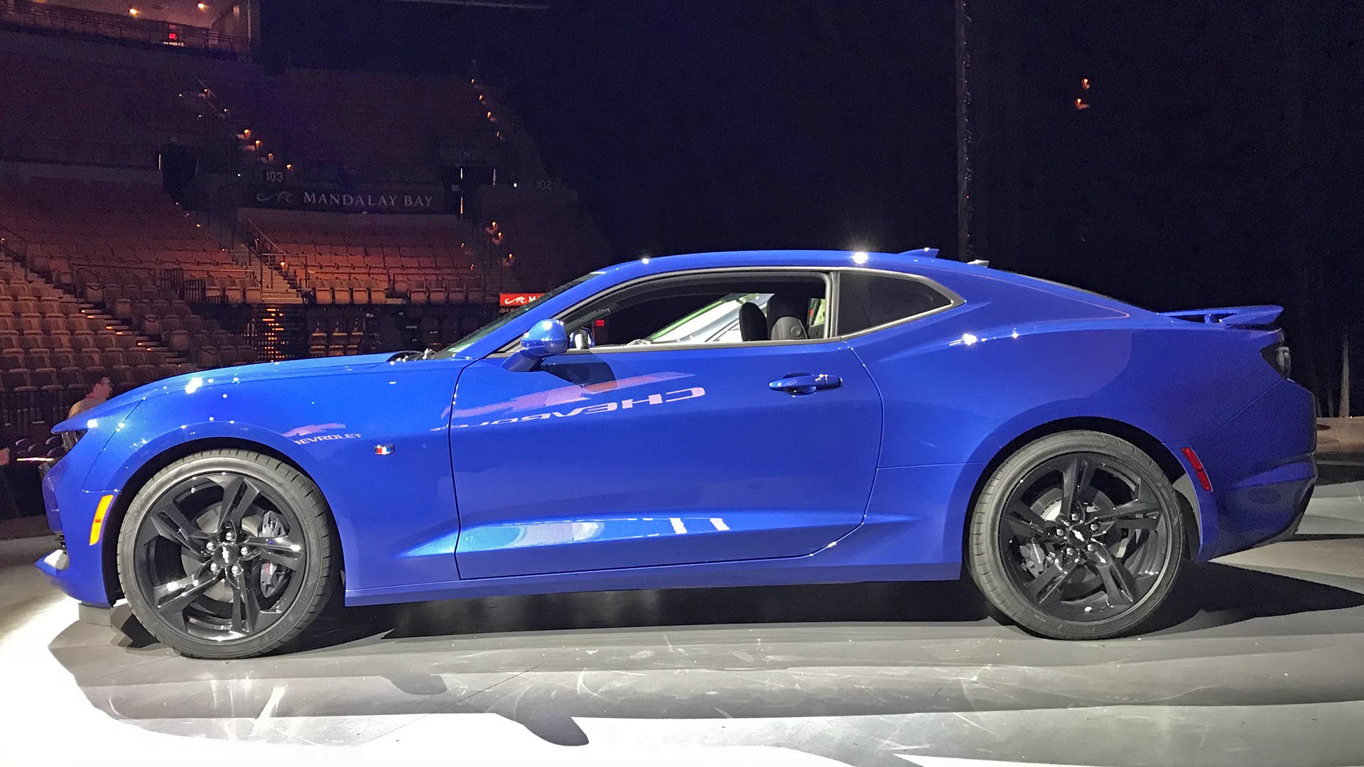 Chevrolet Camaro Revealed, Packing a Few New Goodies and a