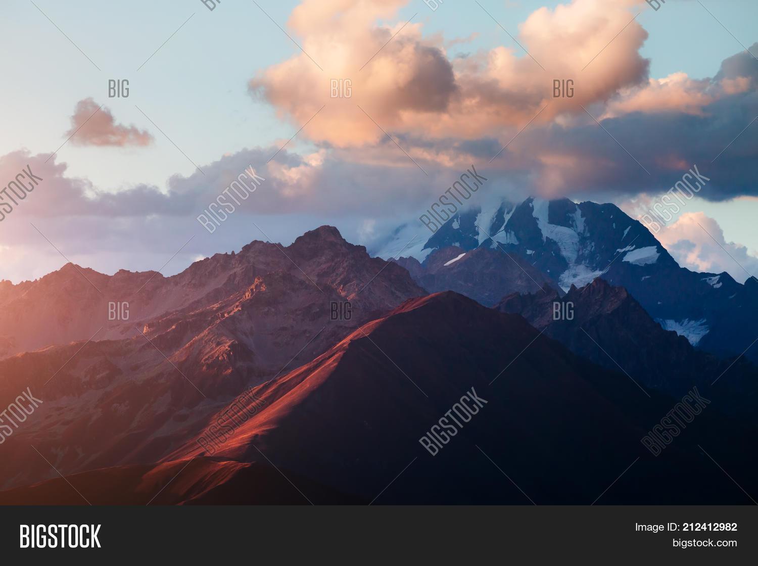 Look Grand Ridges Image & Photo (Free Trial)