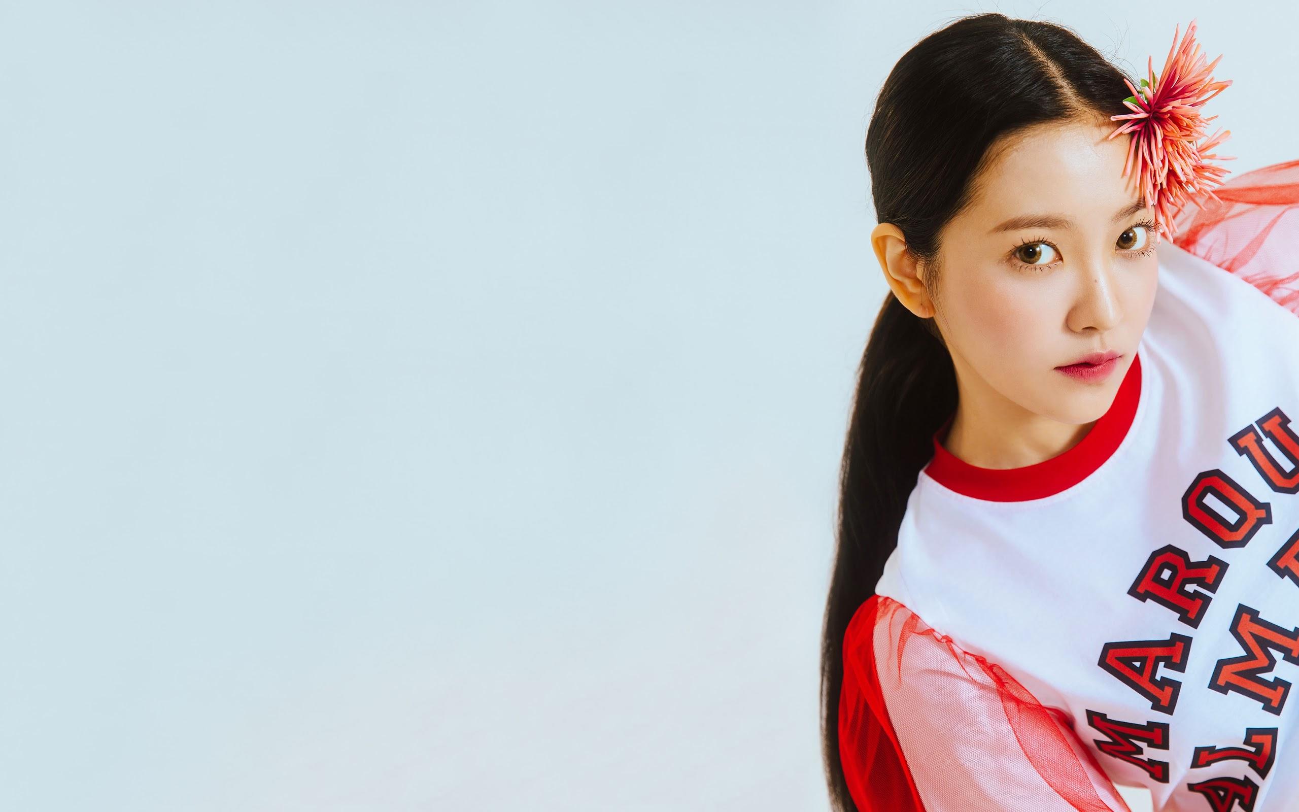 Yeri Red Velvet Power Up Summer Magic 4K Wallpaper