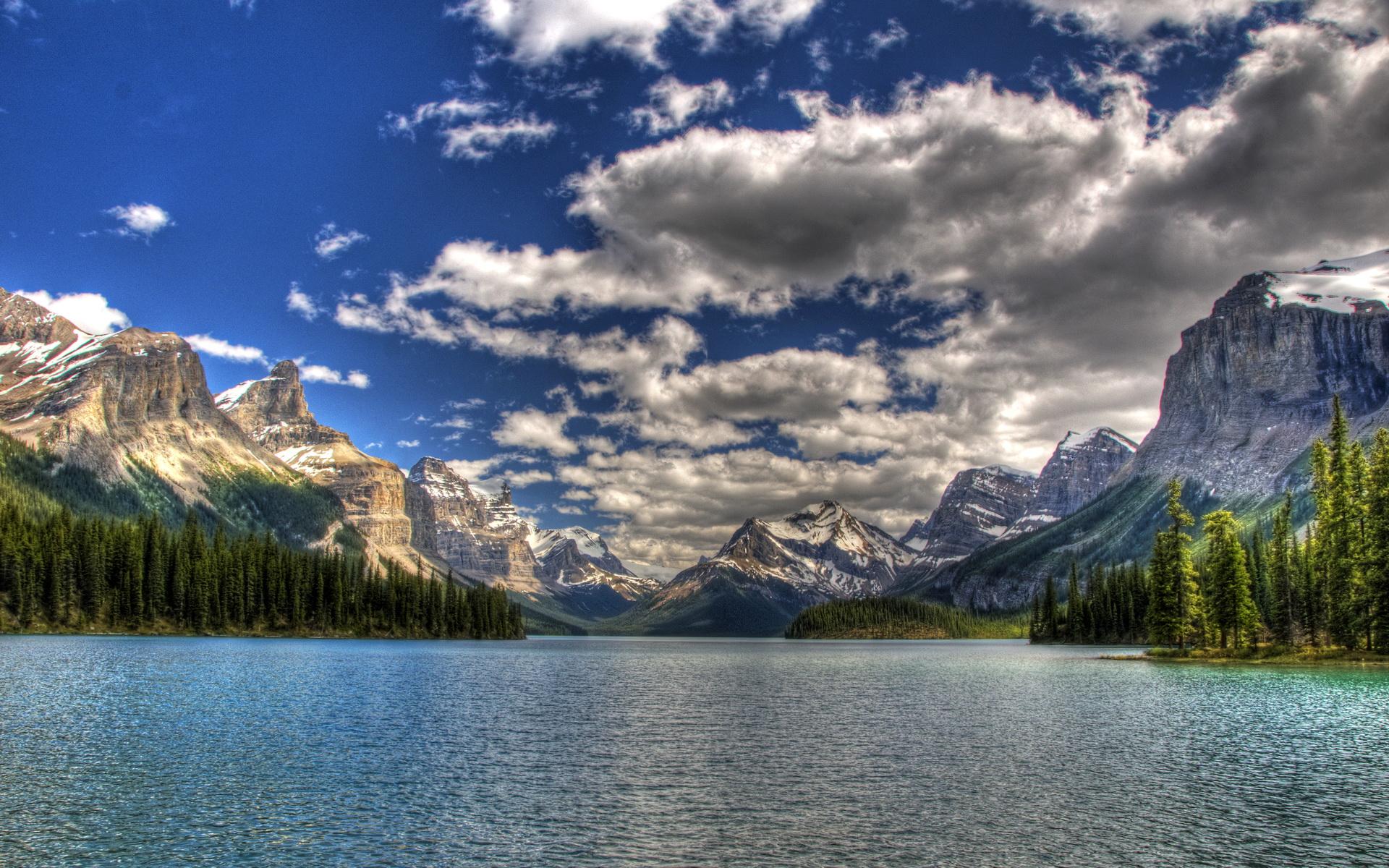 Maligne Lake Jasper National Park Canada HD Wallpaper. Background