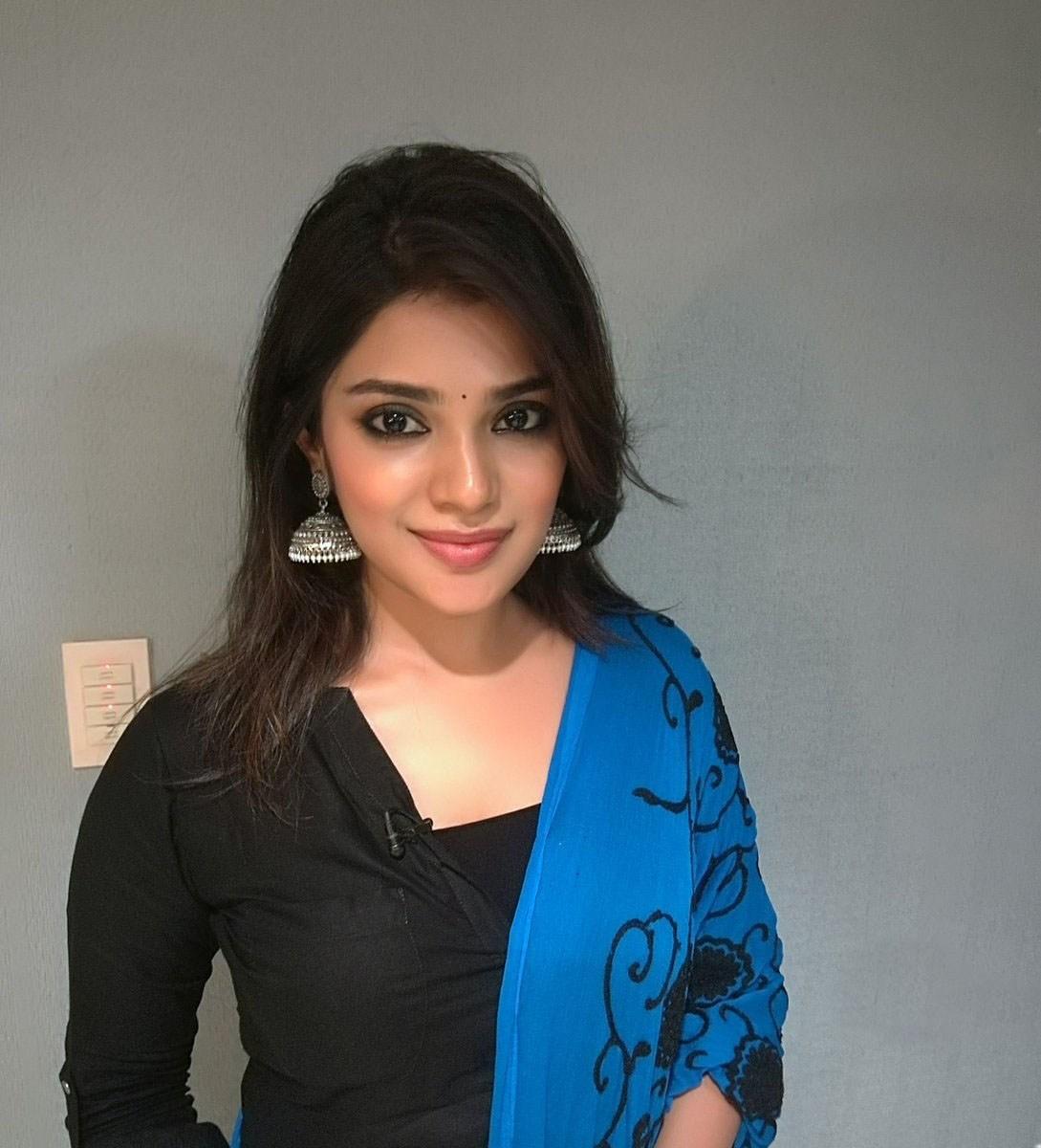Actress Aathmika Photo