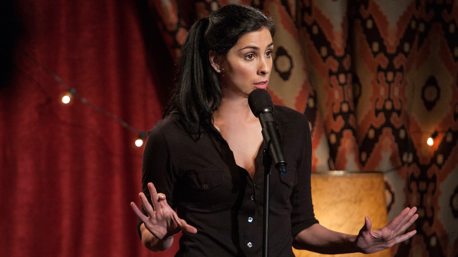 Сара комик. Фильм Сара Сильверман мы чудеса Божьи. Stand up Sarah Silverman. Американский стэнд ап актрисы.