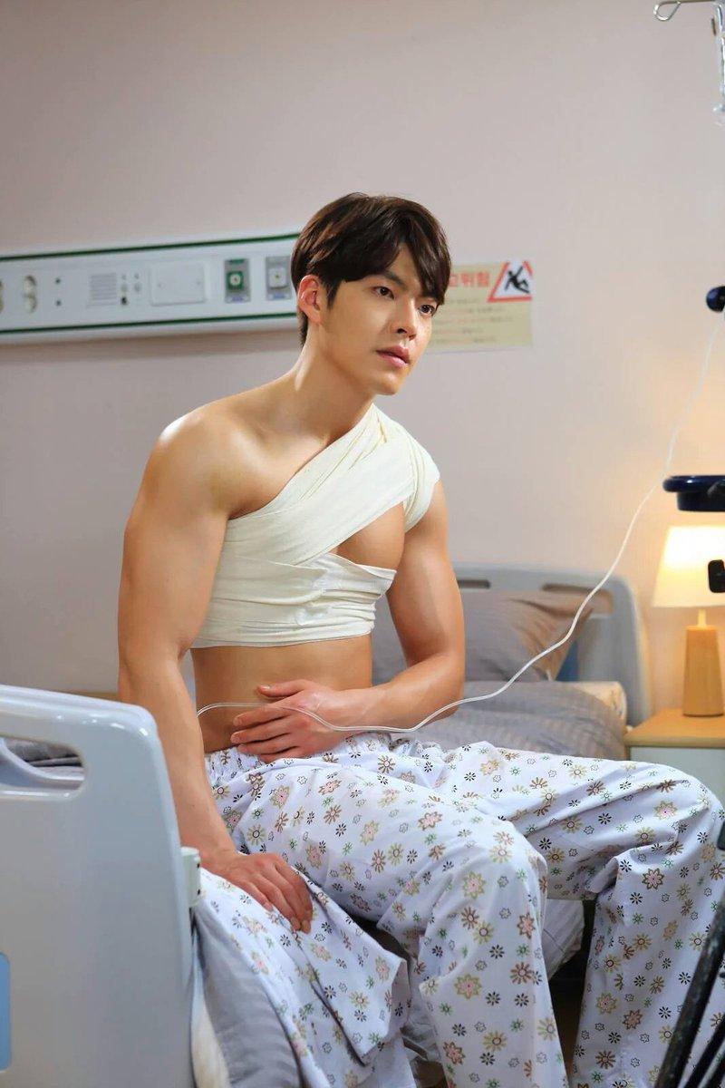 PIC Preview adegan Kim Woo Bin di drama KBS Uncontrollably Fond KWI