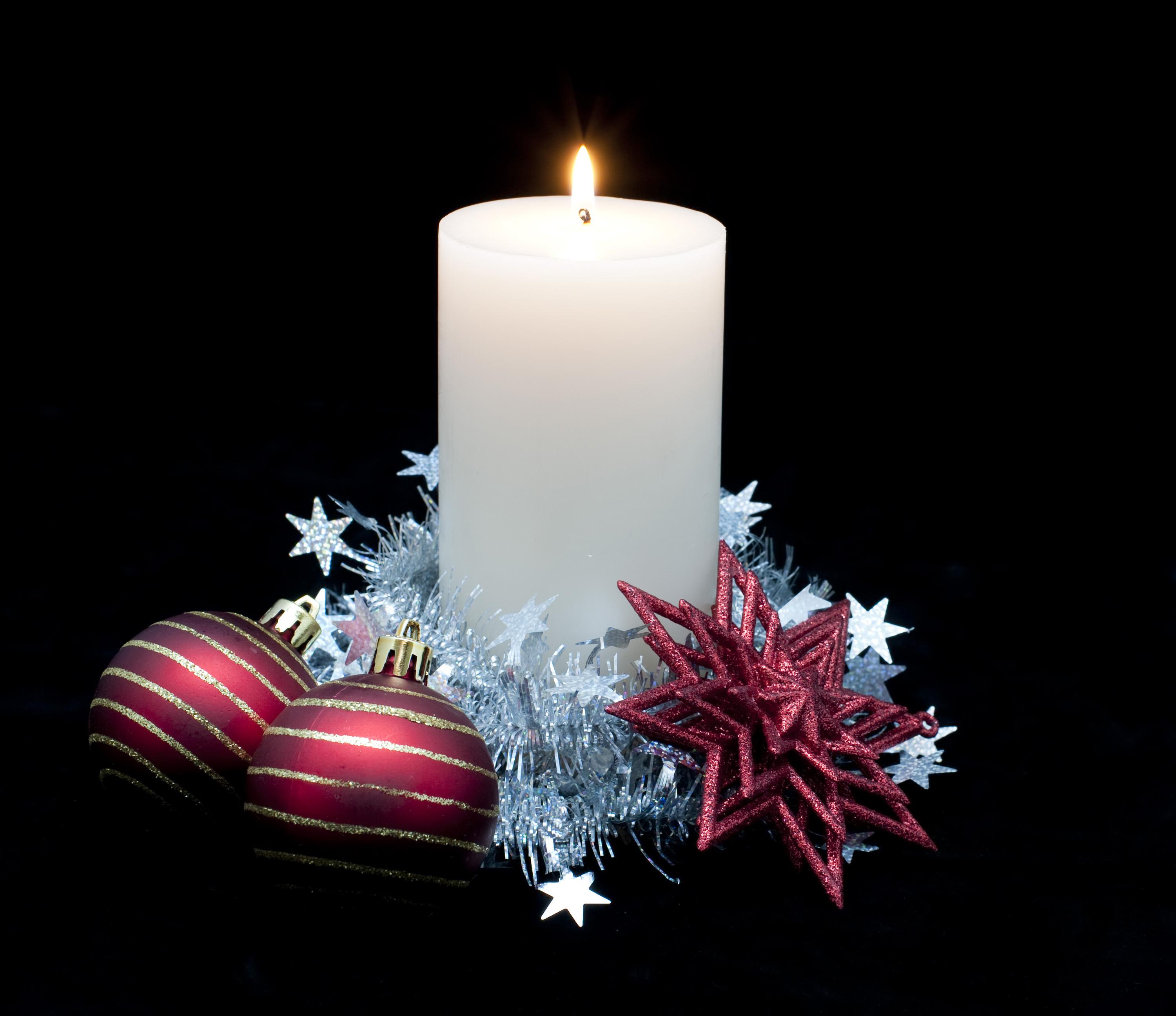 Photo of christmas candle and ornaments. Free christmas image