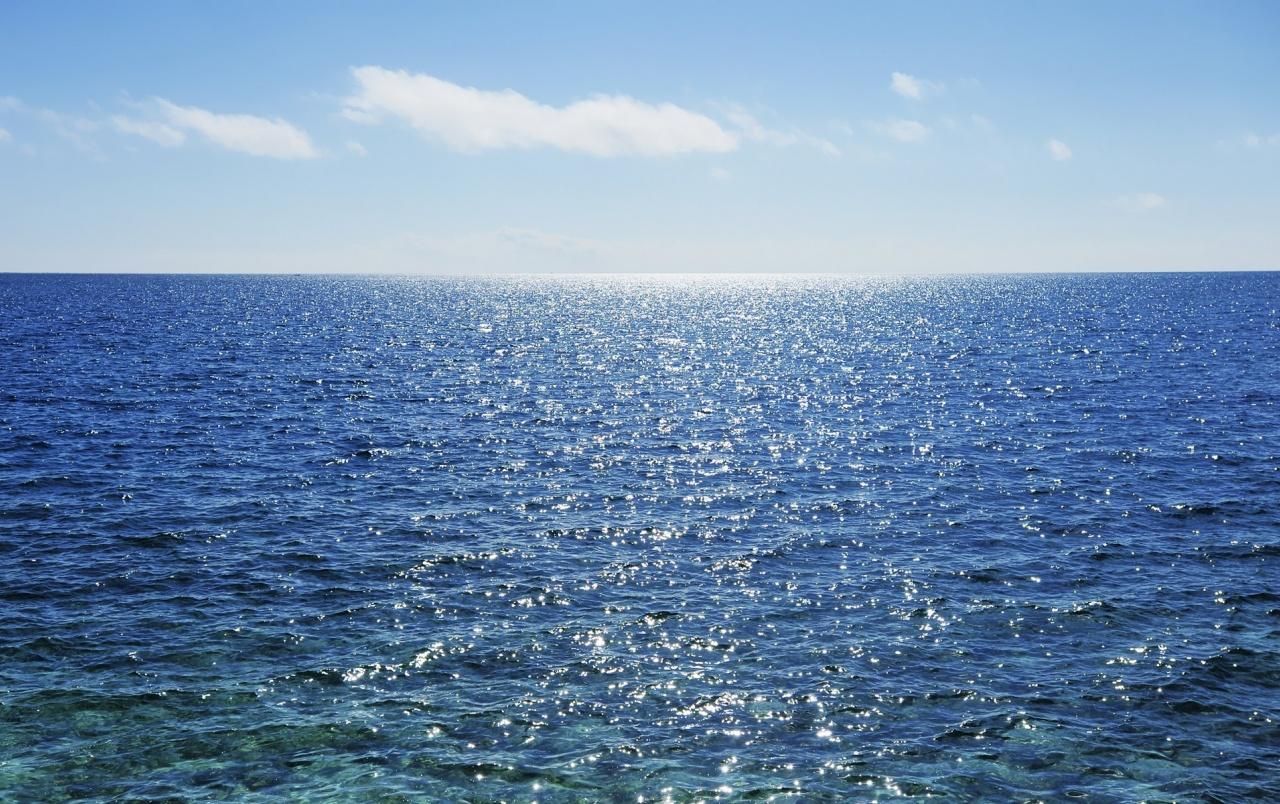 Splendid Blue Ocean Sunny Day wallpaper. Splendid Blue Ocean Sunny