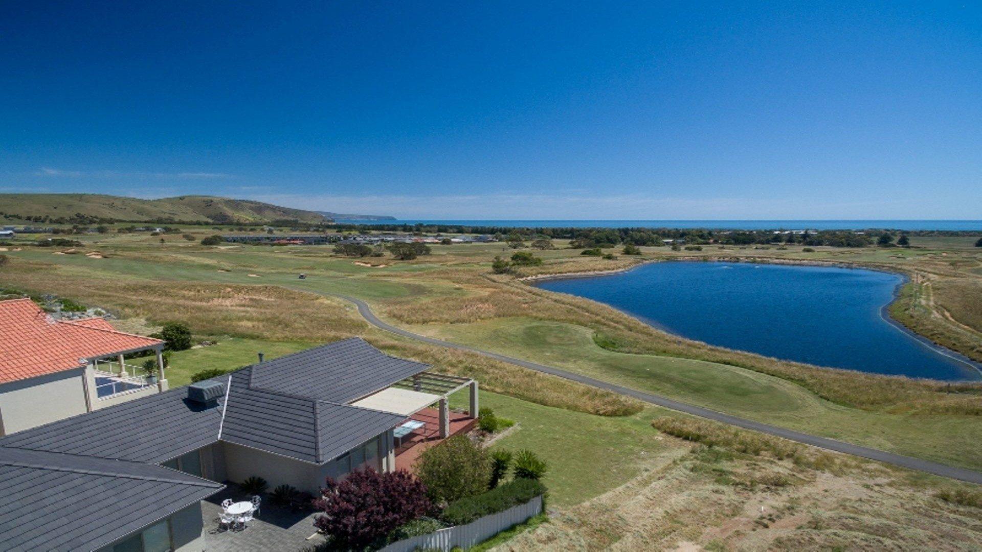 Golfers Paradise (18th Tee) Huntingdale Drive Huntingdale