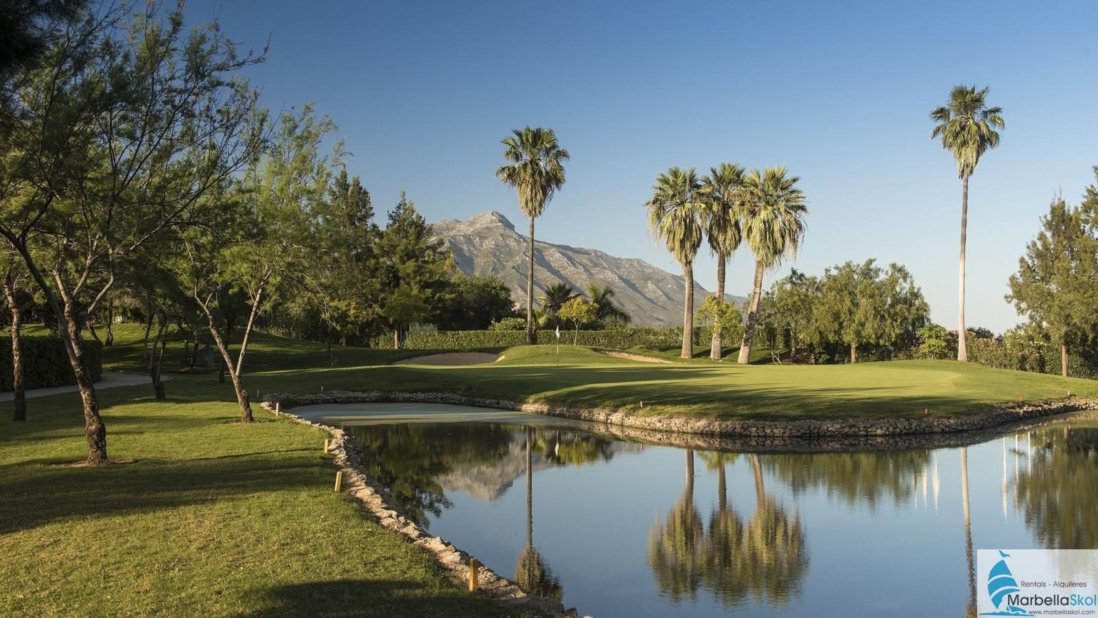 Golfers Paradise Bedroom Front Line Apartment in La Quinta