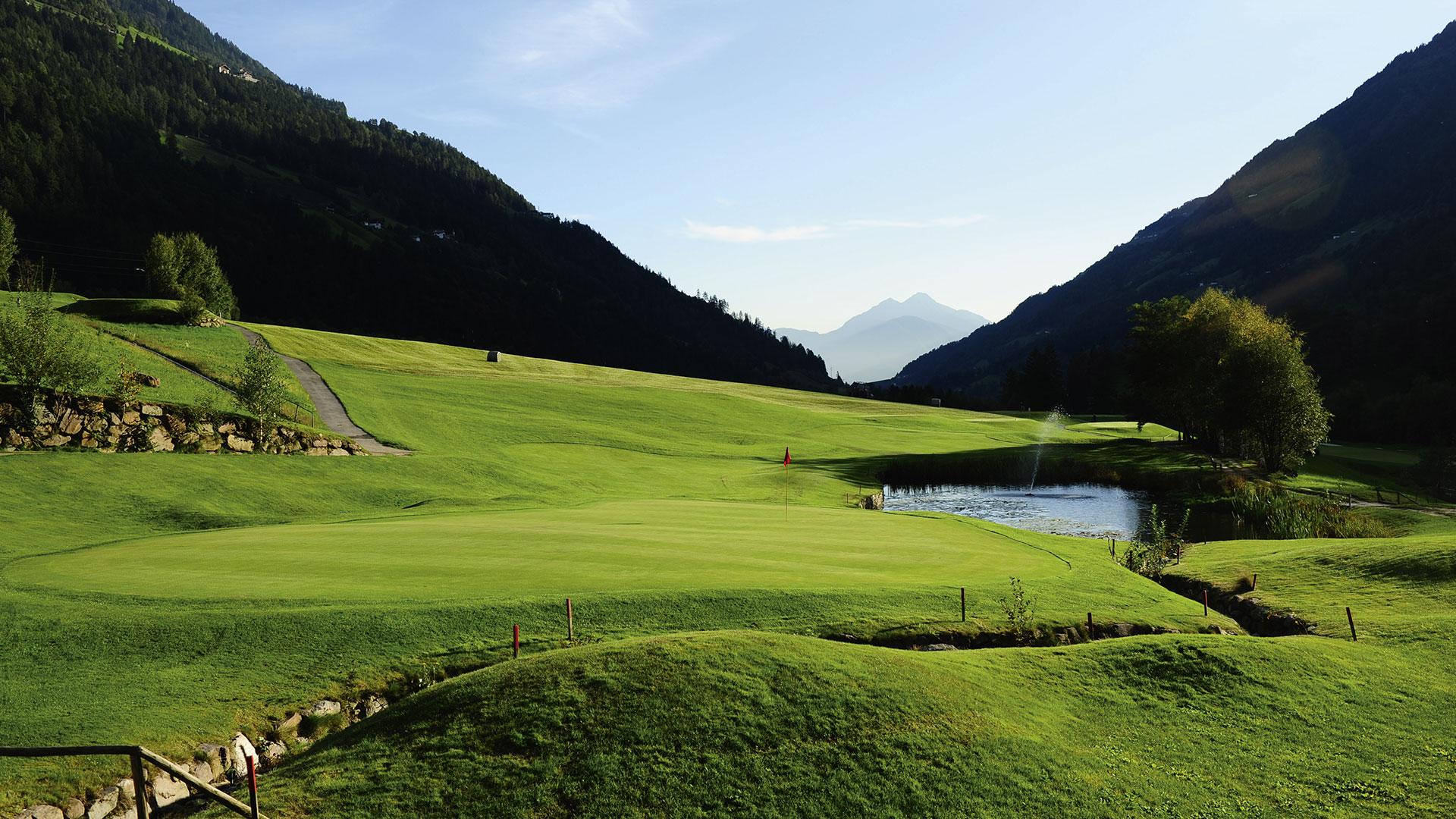 Hiking holidays in Meran Avidea in Algund