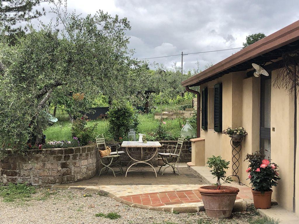 Cottage in the Heart of Tuscany among Vineyards and Olive Groves !