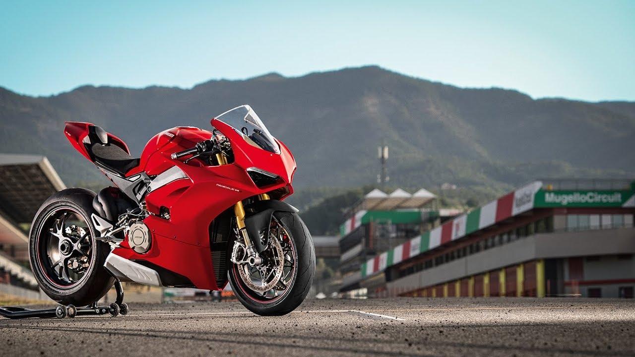 Ducati Panigale V4: A New Opera