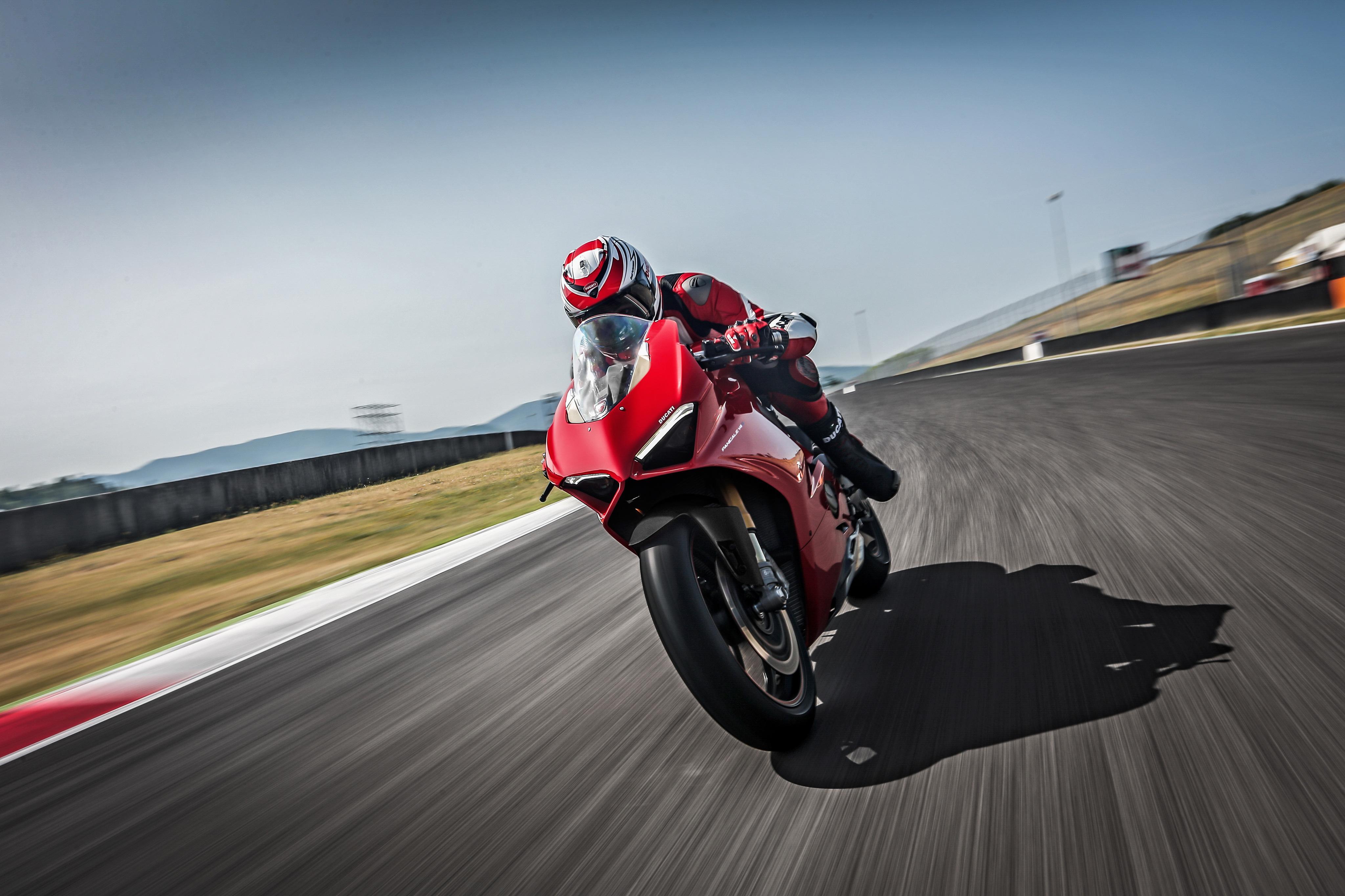 Ducati Panigale V4 S 2018 Racing 1440P Resolution HD 4k