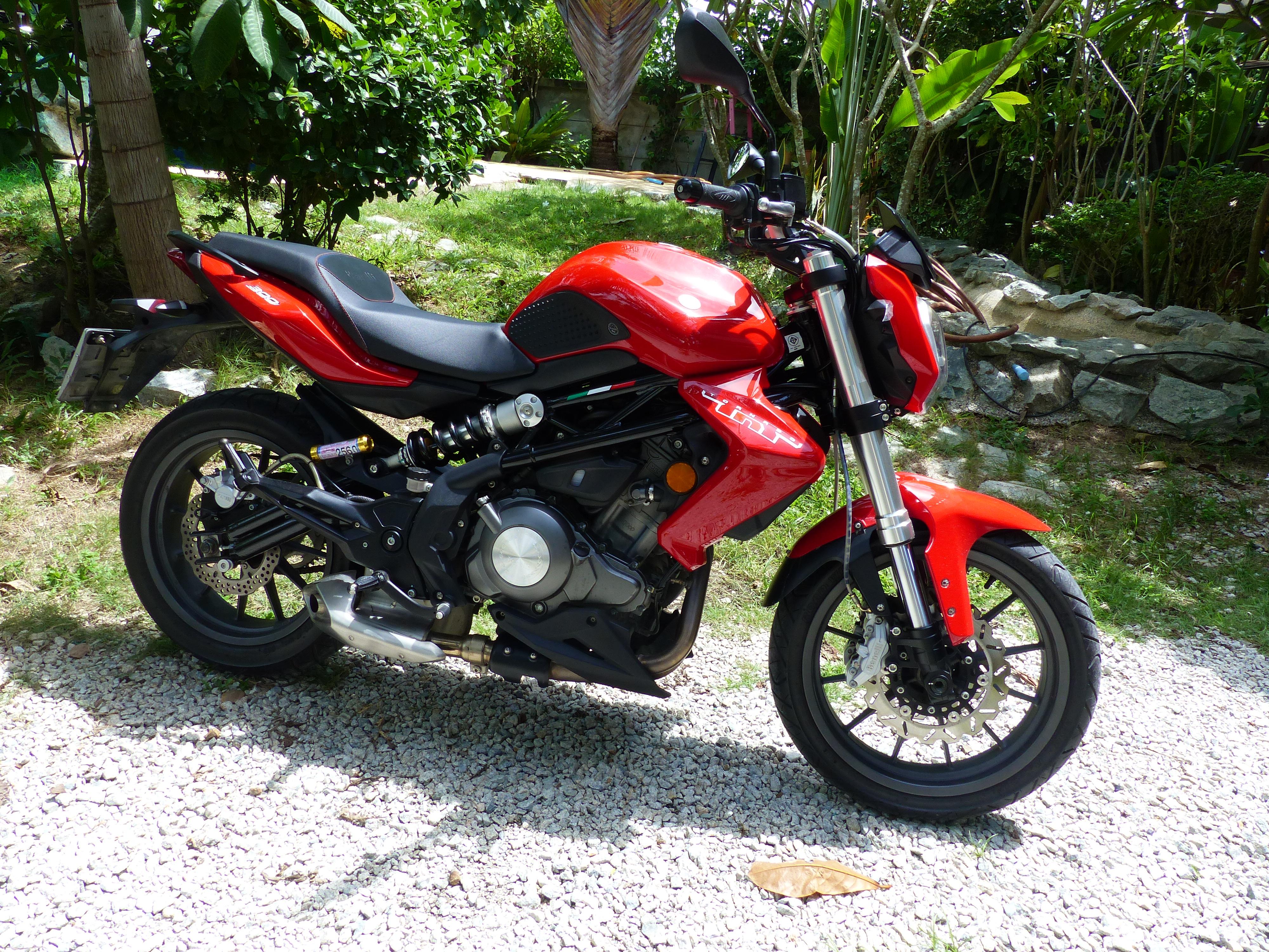 Benelli 300 TNT as new, 3100km in Thailand