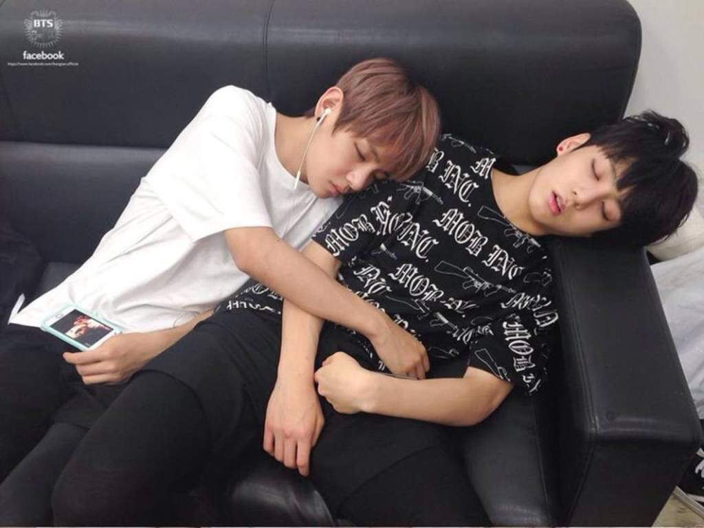 Day All BTS Members Challenge! Day 25 „BTS Sleeping“. ARMY's Amino