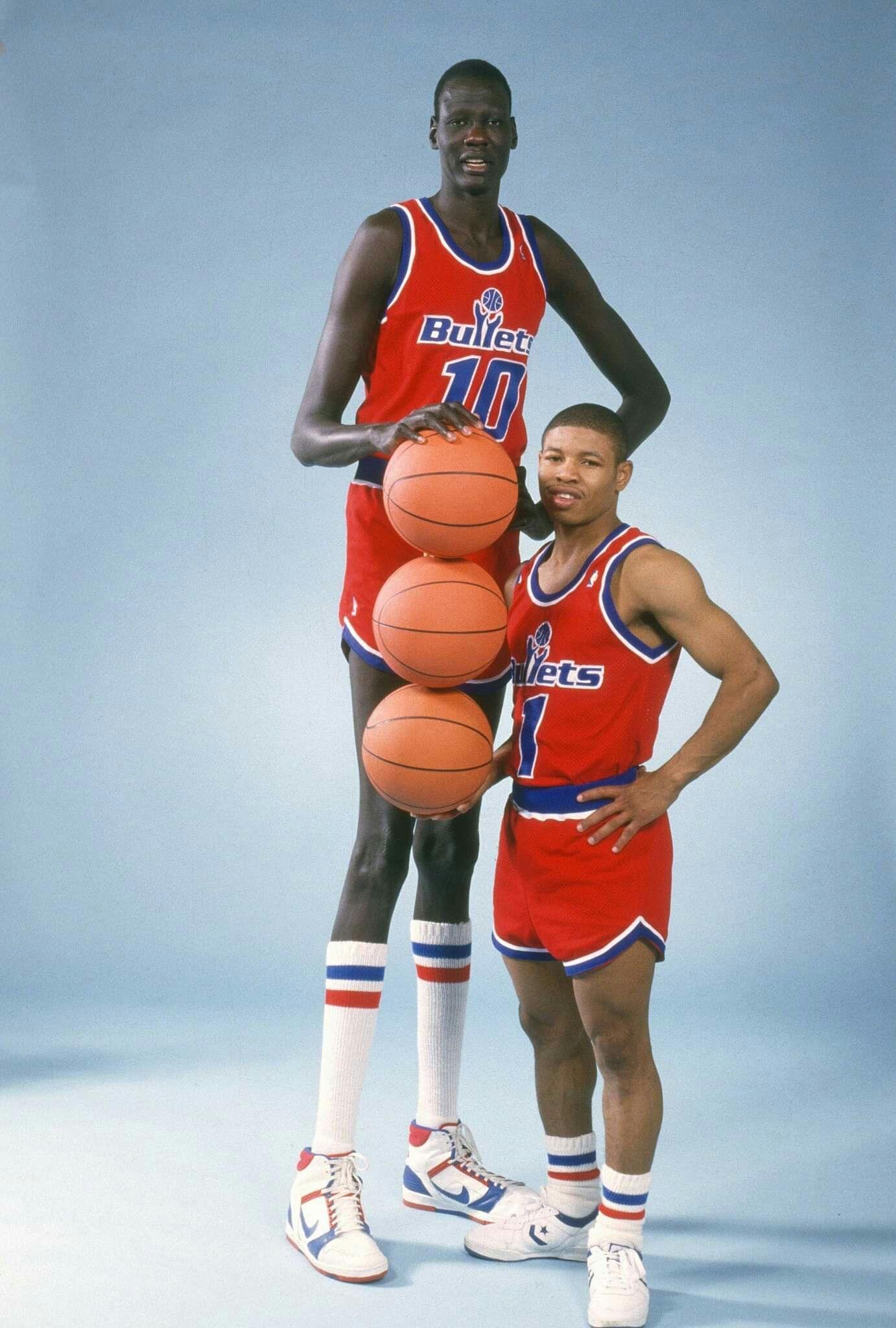 Manute Bol & Mugsy Bogues. NBA. Nba players, Manute bol, Nba