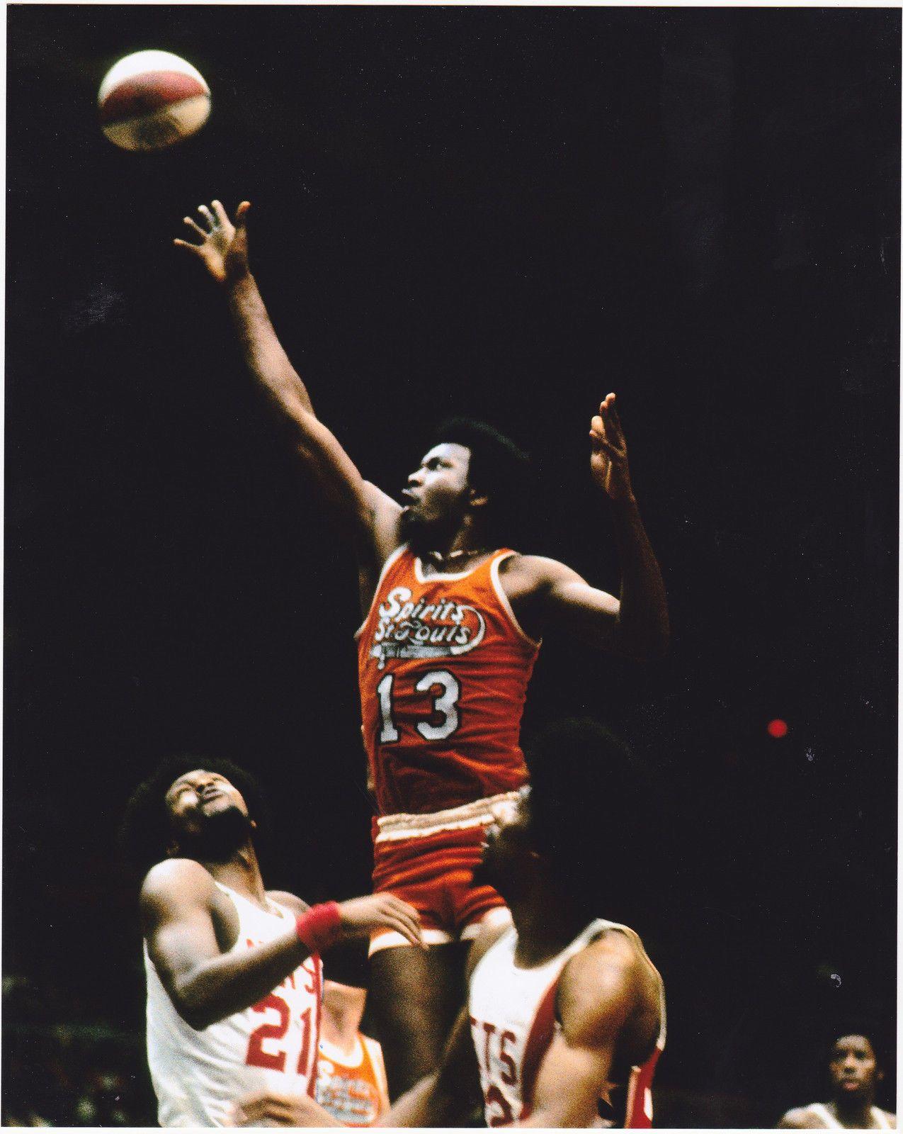 The late, great Moses Malone lifts off for the Spirits of St. Louis