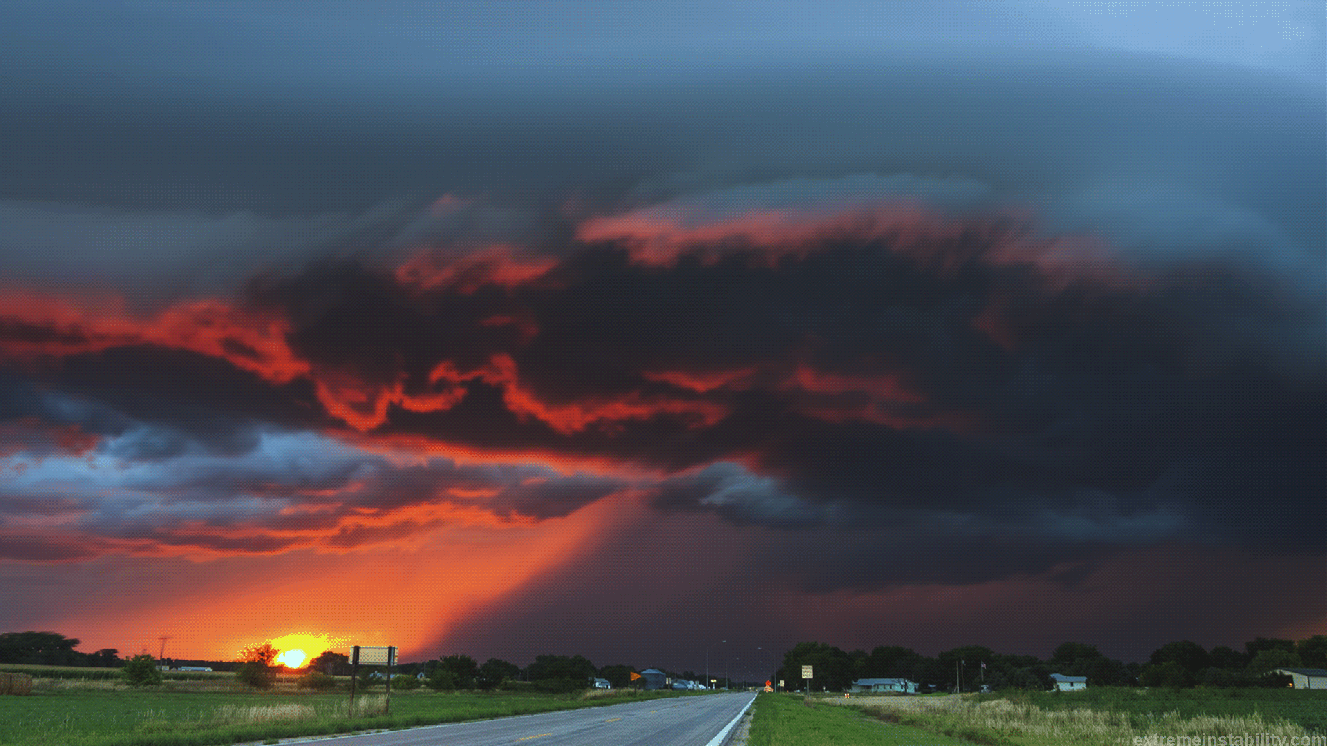 Beautiful storm gifs by photographer Mike Hollingshead. Nature