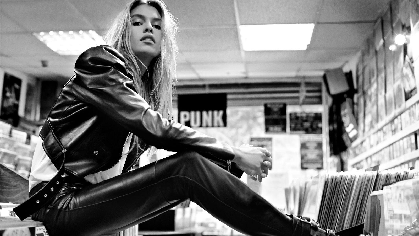 Stella Maxwell Monochrome 1600x900 Resolution HD 4k