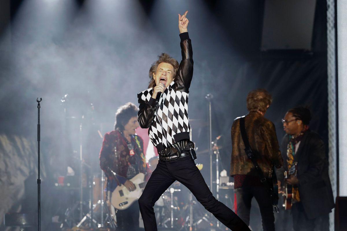Rolling Stones at Soldier Field review: Mick Jagger in top form at