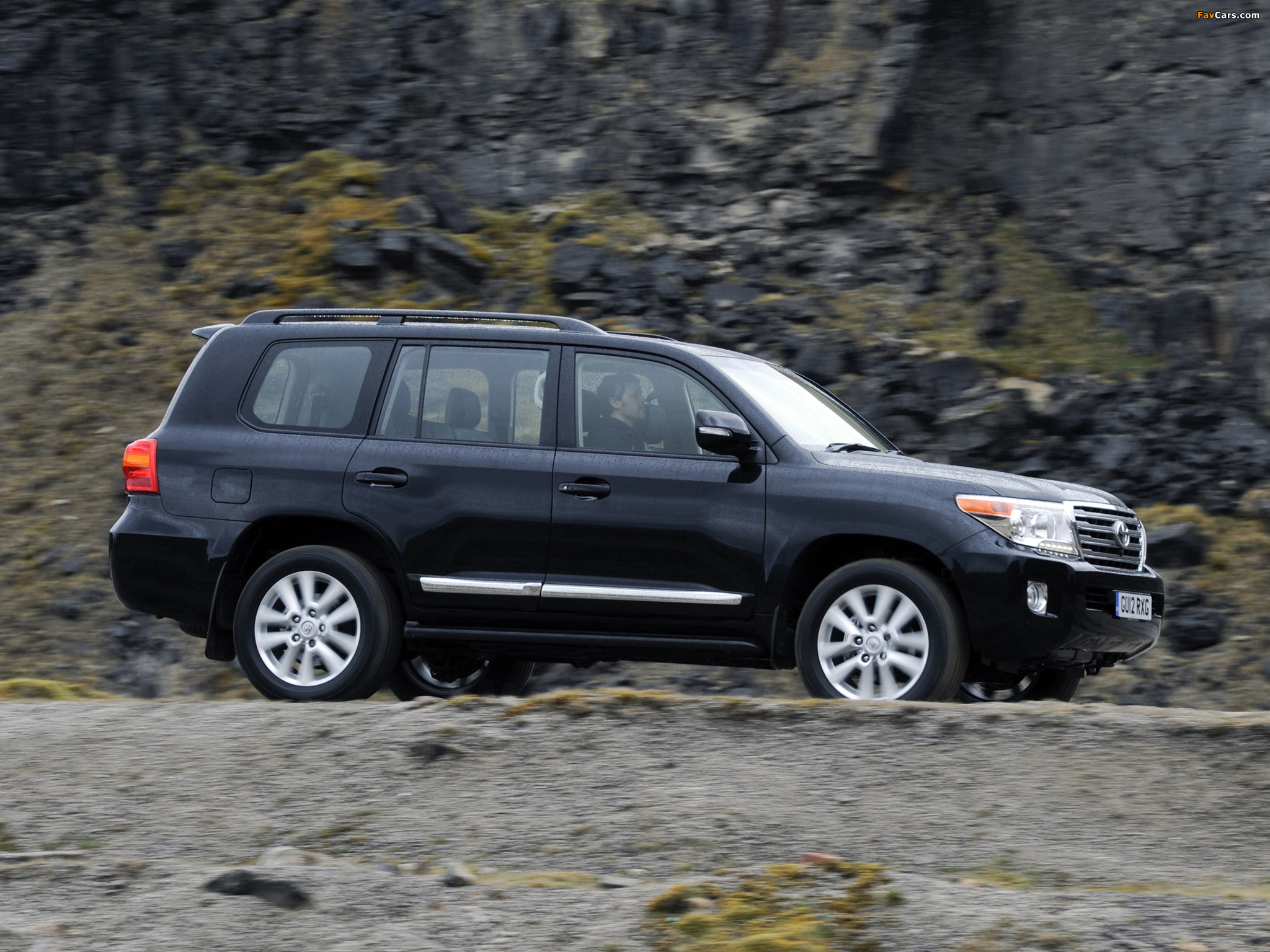 Toyota Land Cruiser V8 UK Spec (VDJ200) 2012 Wallpaper