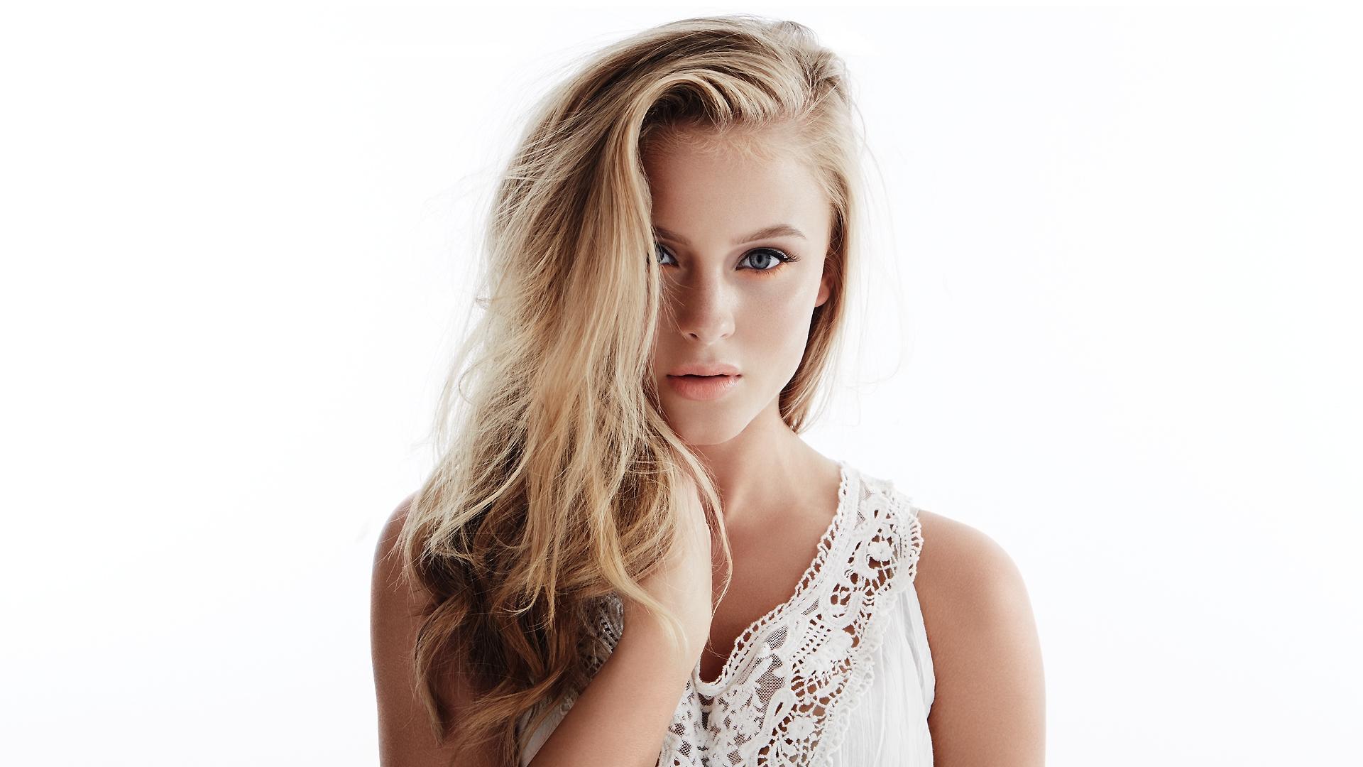 Zara Larsson Free Wallpaper & Background