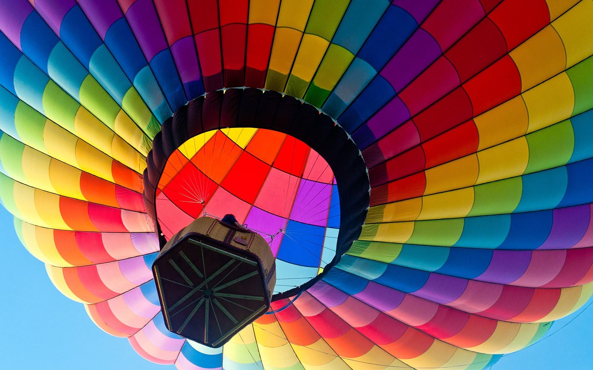 Colorful hot air balloon Wallpaper Full HD