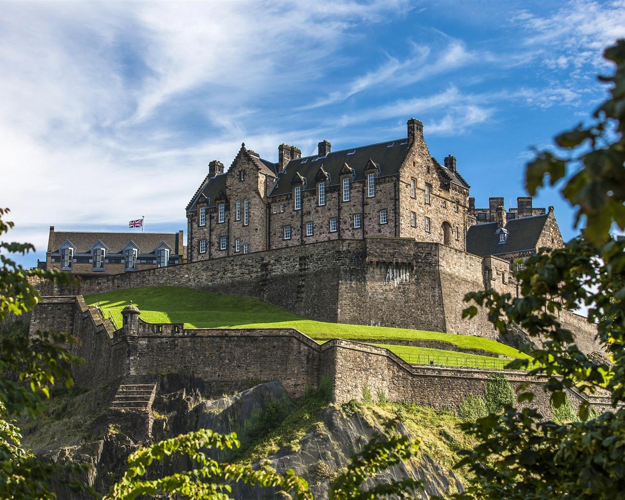 Wallpaper Scotland, Edinburgh Castle, blue sky 2560x1600 HD Picture