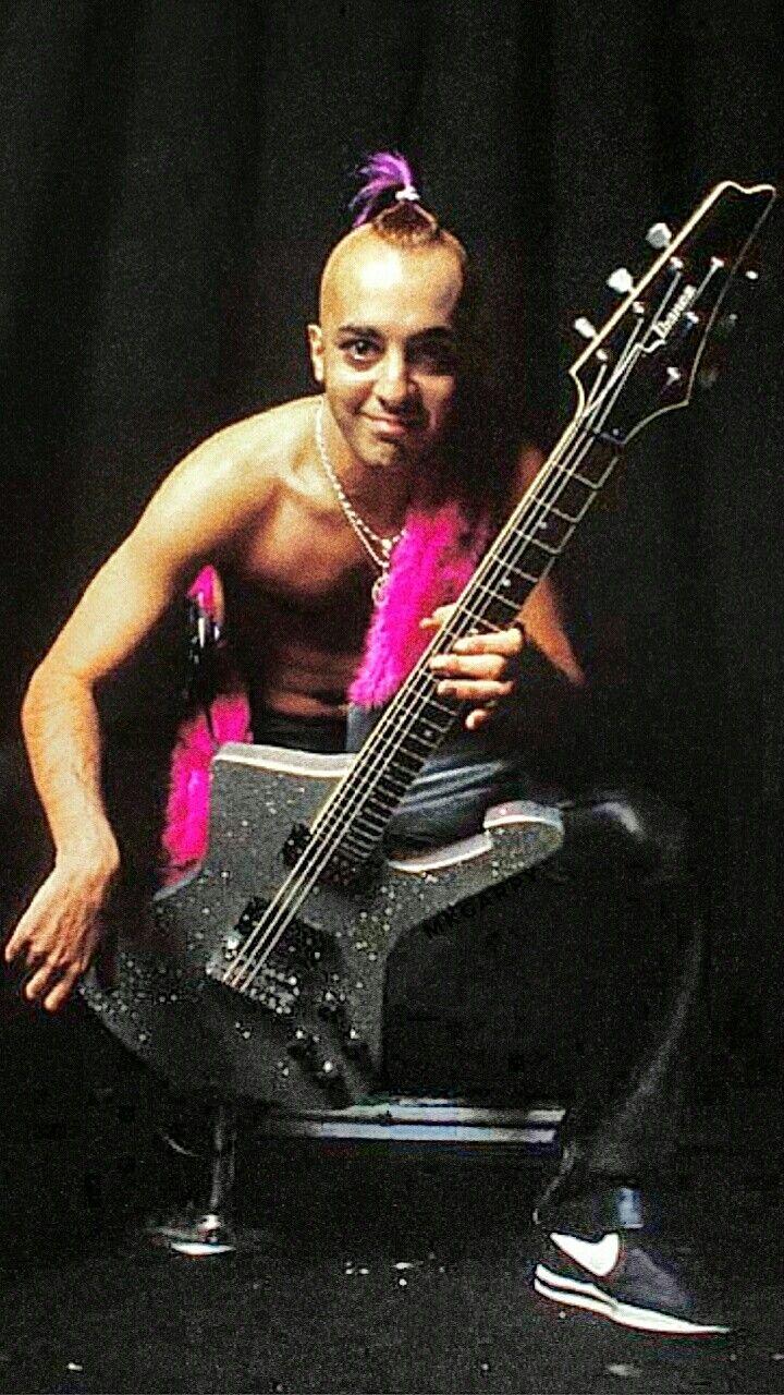 Daron Malakian. System of a down. System of a down, Music