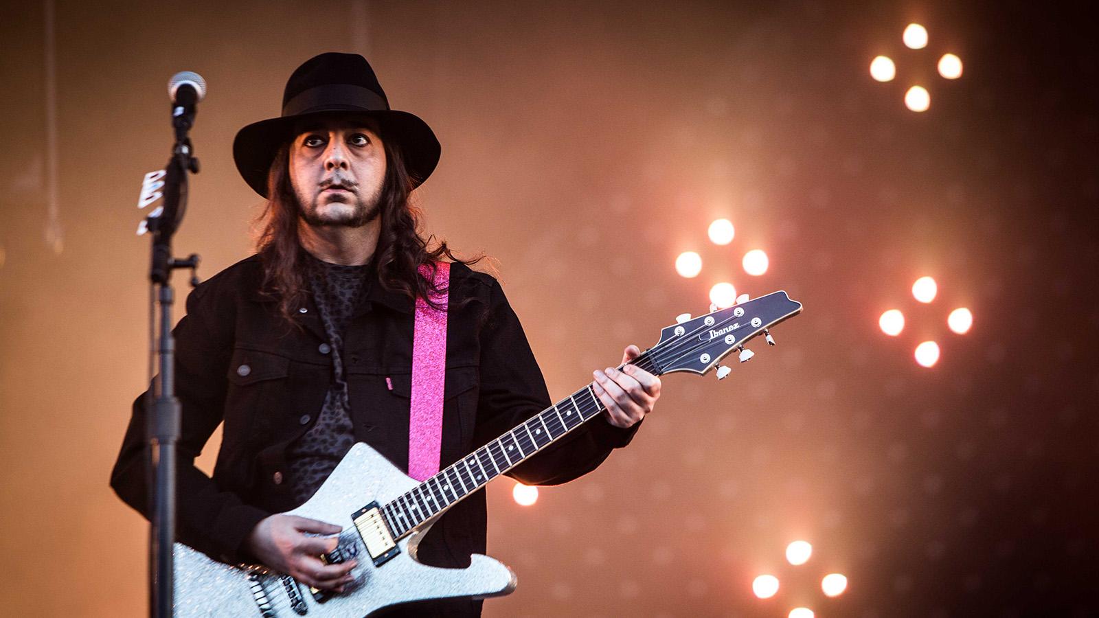 SYSTEM OF A DOWN's Daron Malakian: One Guy Is Holding Us Back To