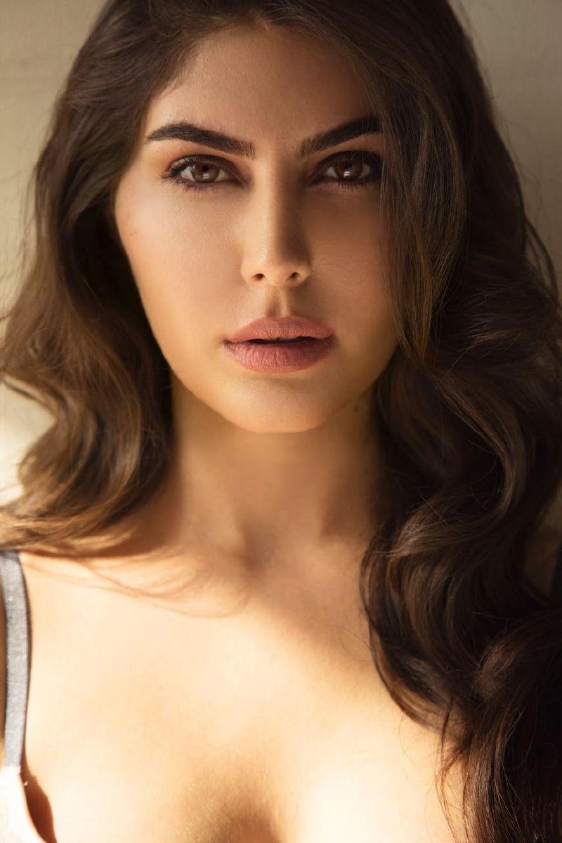 Photo Of Elnaaz Norouzi The Gorgeous Iranian Beauty