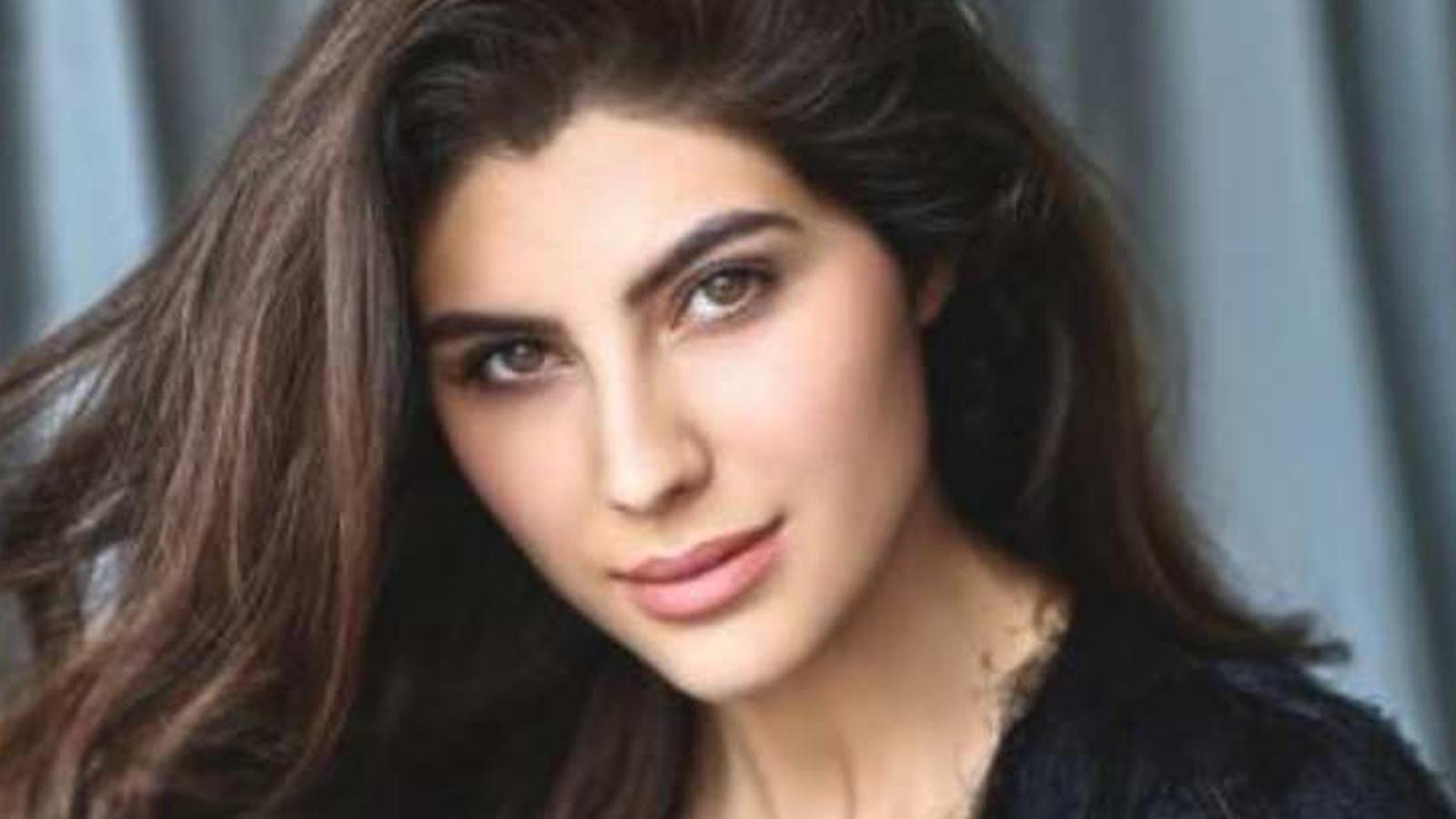 Actress Elnaaz Norouzi shares a warm wish for Ramadan Better
