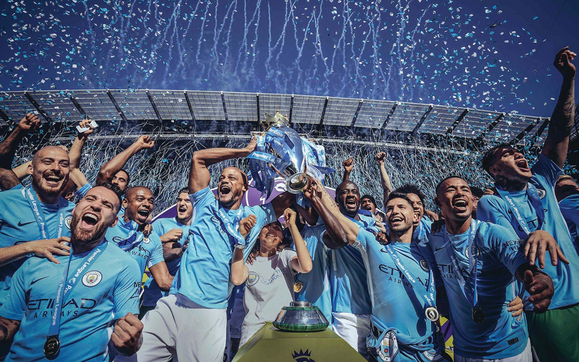 Manchester City celebrates 125 years with a retro shirt