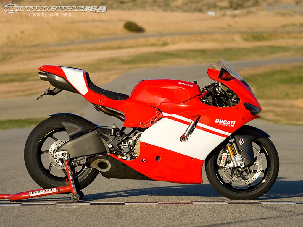 Ducati Desmosedici RR: pics, specs and information
