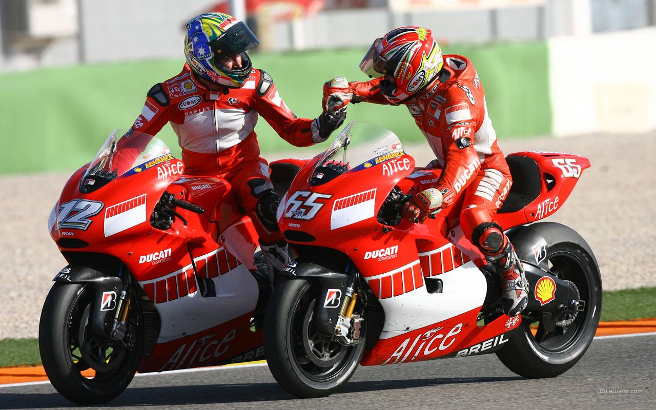 Best Beautiful HD wallpaper for Desktop Basckground: DUCATI DESMOSEDICI