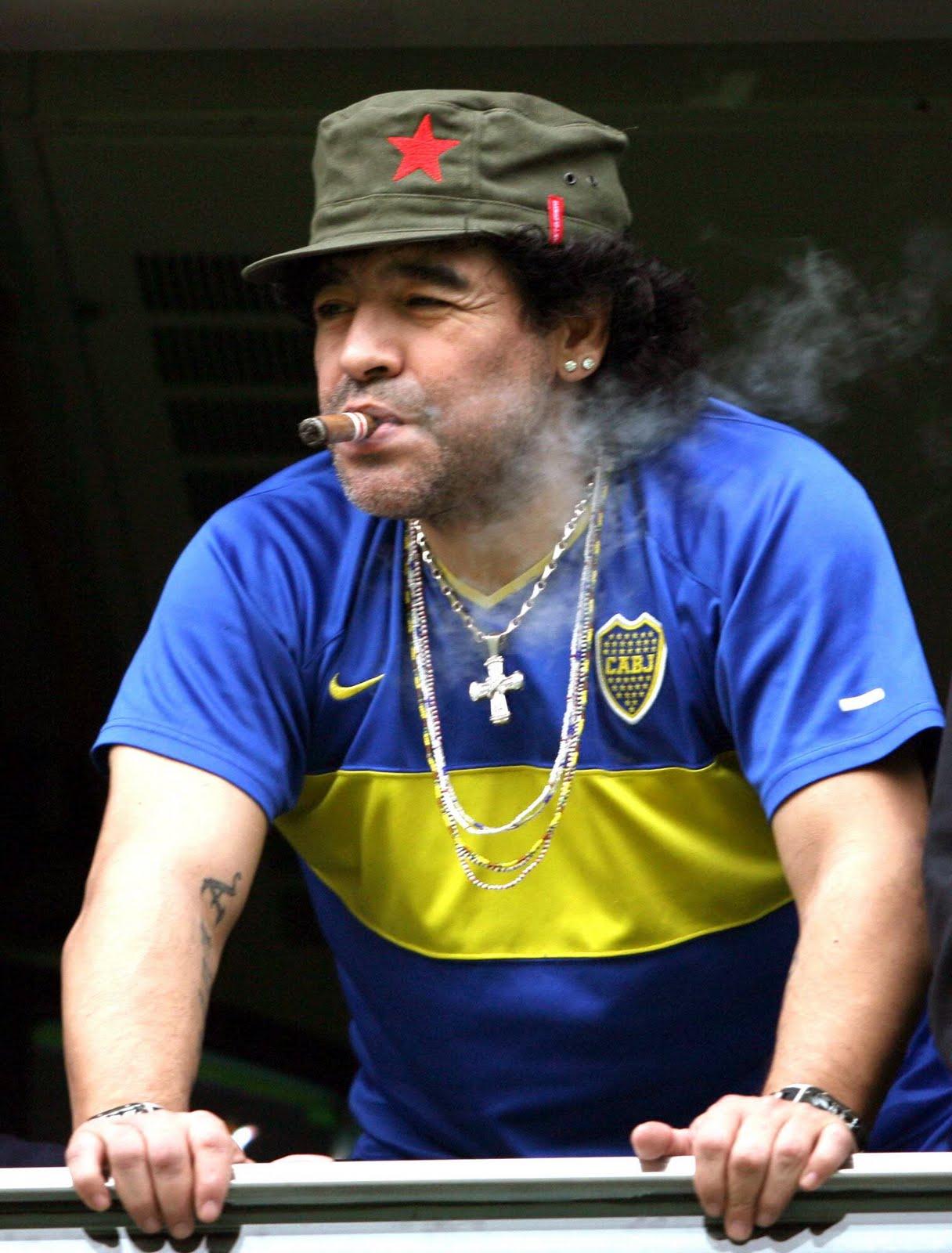 Wallpaper Justin Bieber: World Famous Football Player Diego Maradona