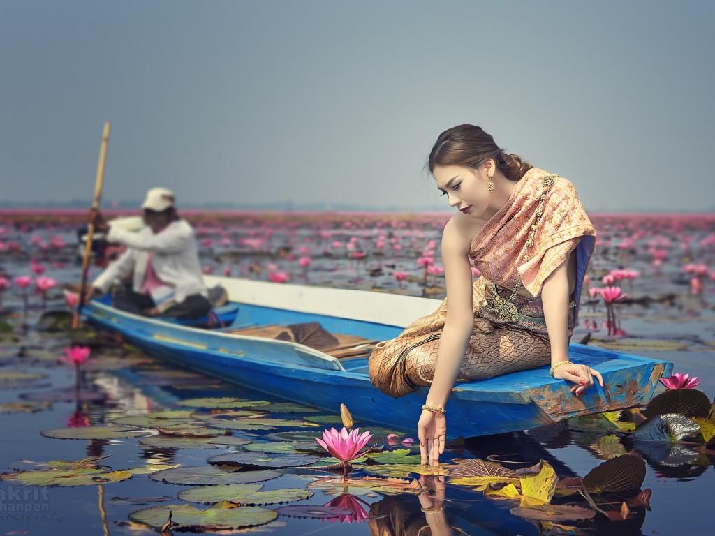 Romantic Walk Boat Lake Lotus Blossoms Girl HD Wallpaper