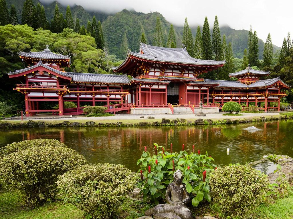 Byodo In Temple. Valley Of The Temples. Oahu, Hawaii. Repli