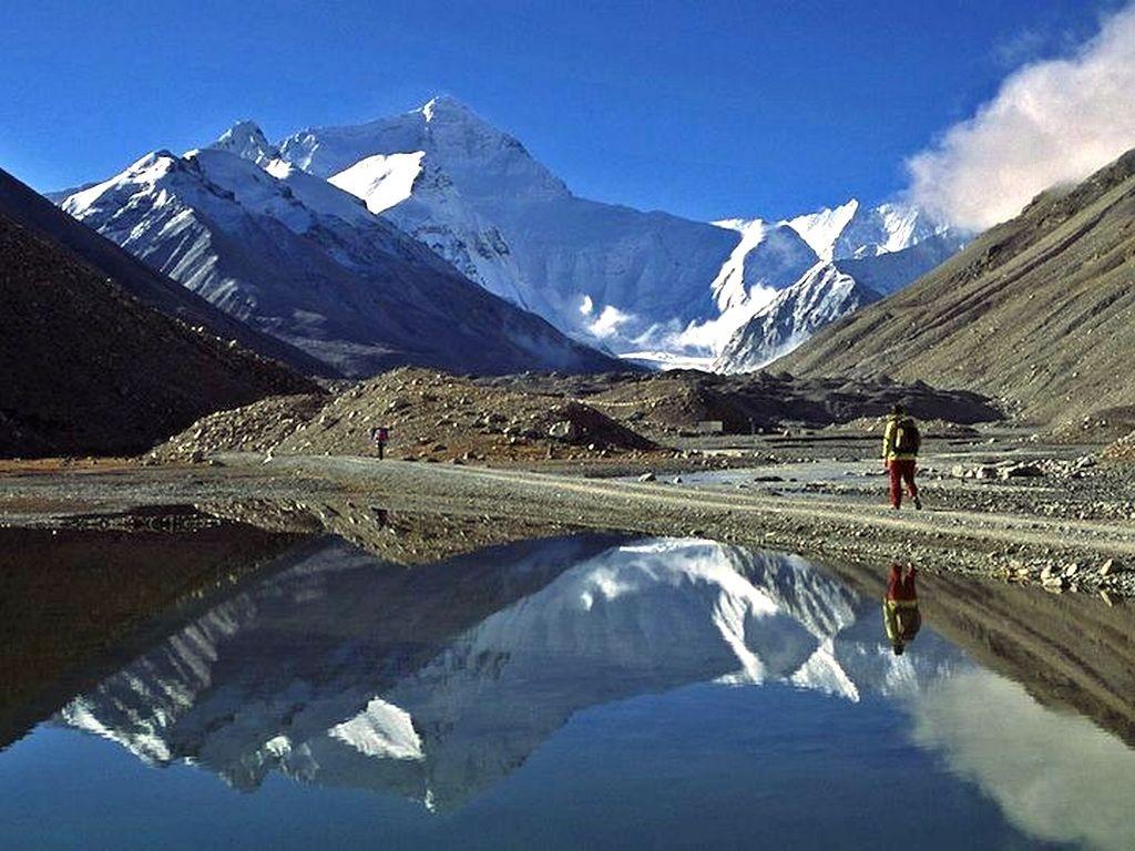 Mountains: Reflection Beautiful Mountains Everest Mountain Wallpaper