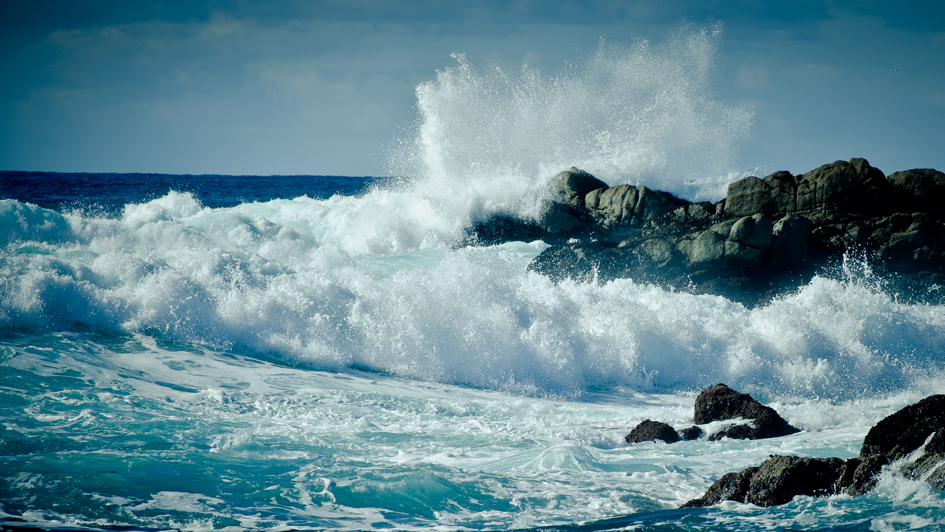 Waves Crushing On Rocky Shore HD Wallpaperx1080