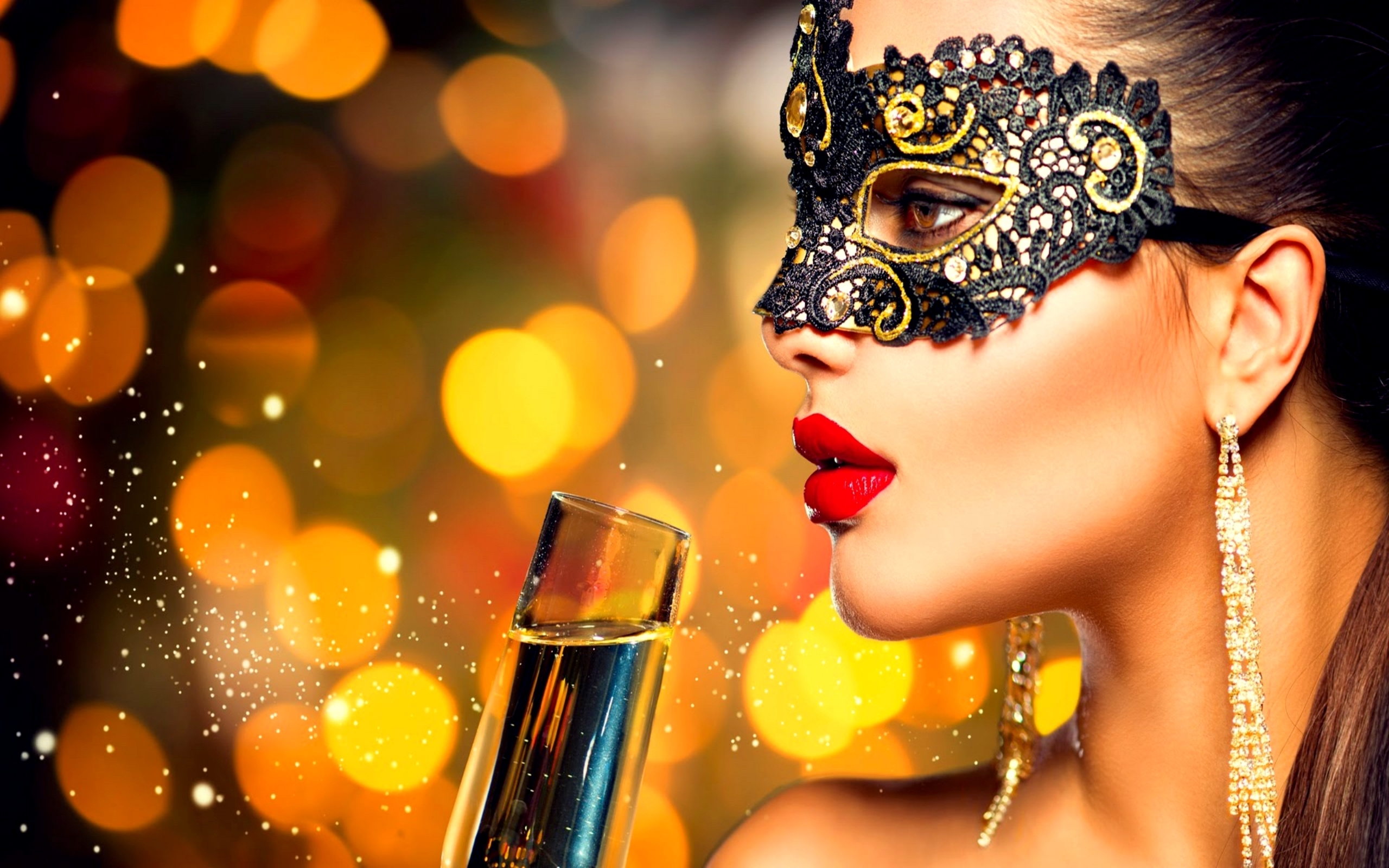 Masquerade Party Wallpaper. Elegant