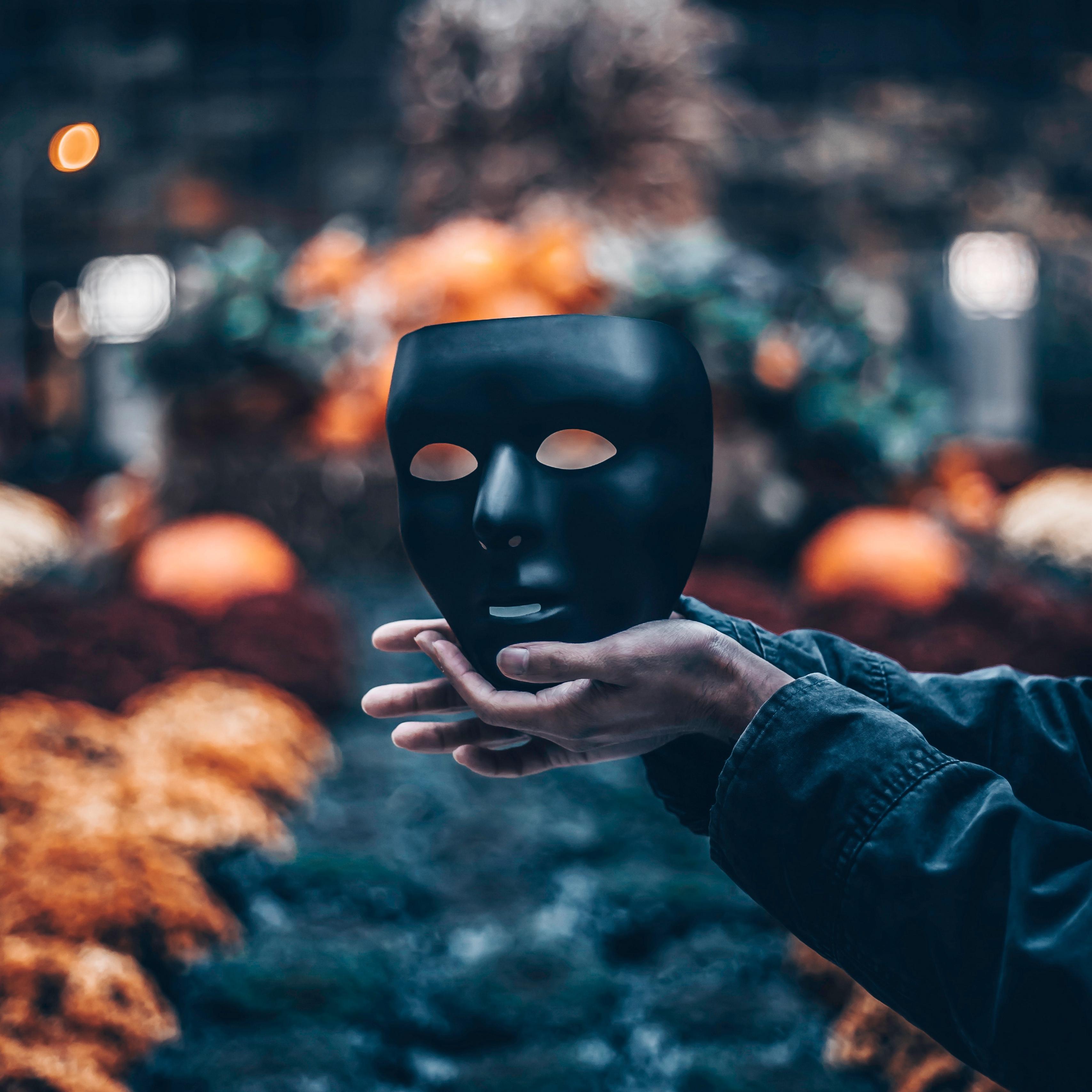 Download wallpaper 3415x3415 mask, hands, blur ipad pro 12.9 retina