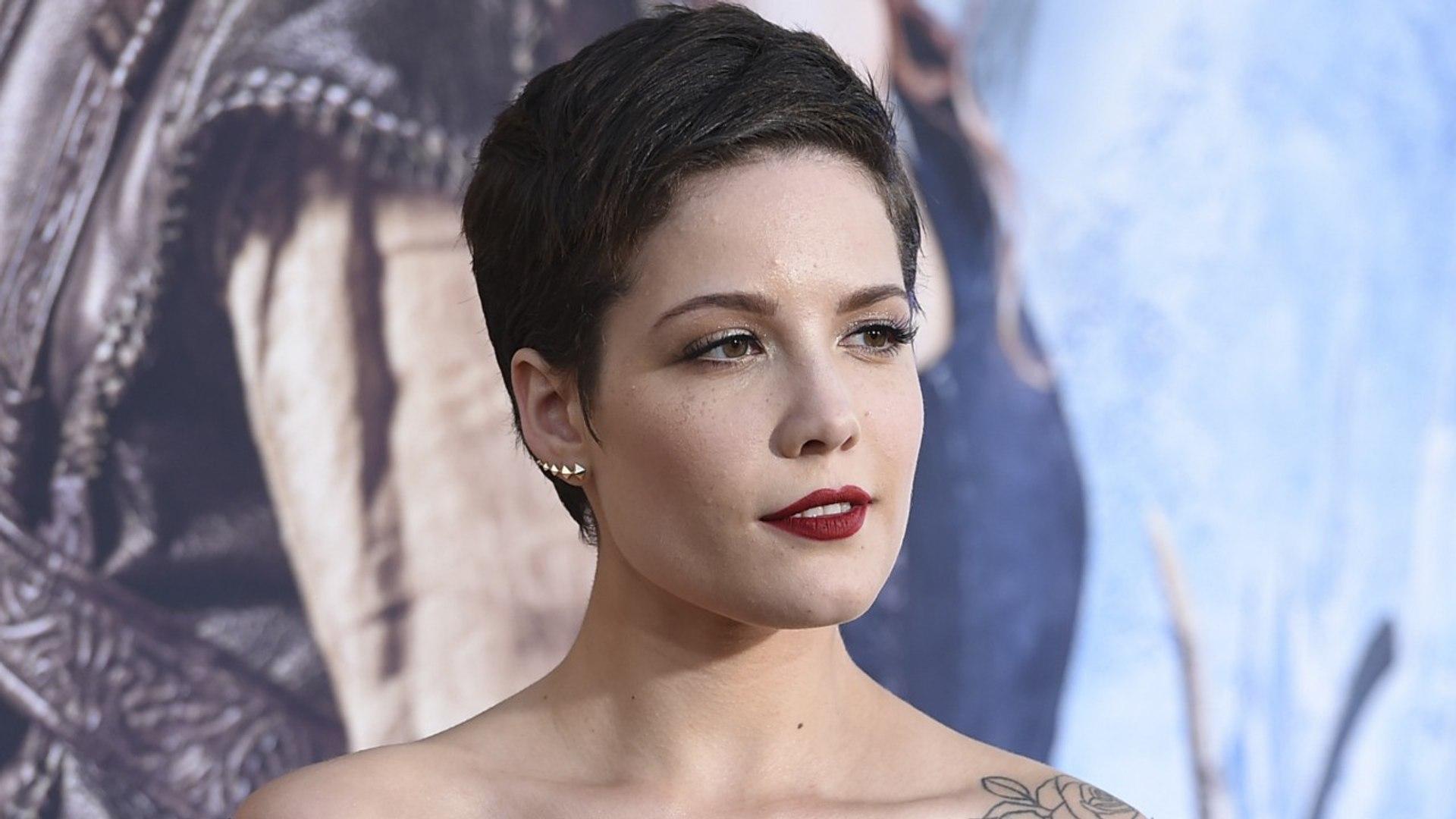 Halsey Debuted Short, Curly Blonde Hair