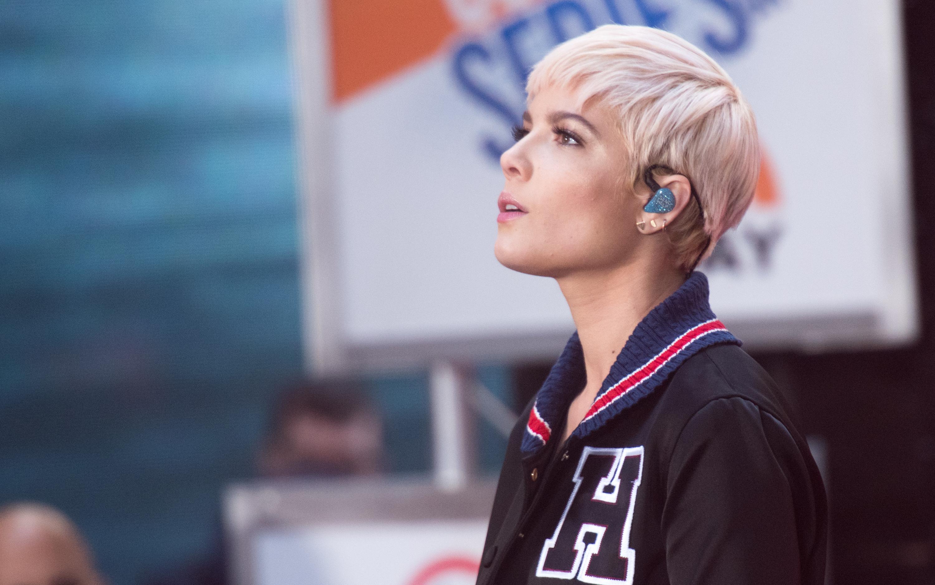 Halsey 2015 Haircut (image in Collection)