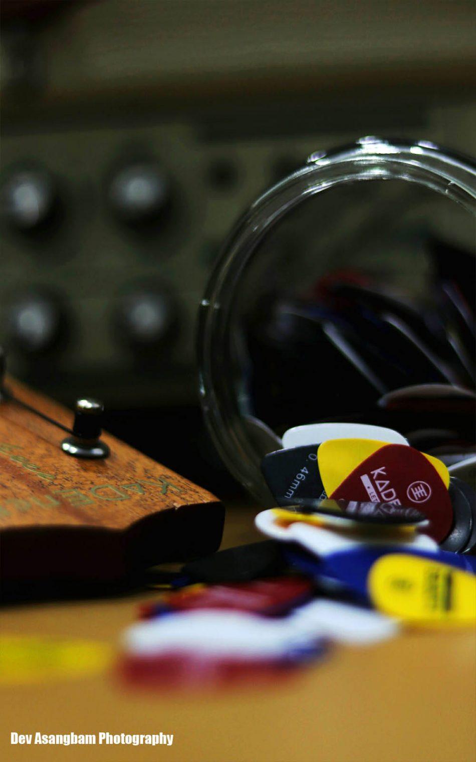 Download Guitar Picks Free Pure 4K Ultra HD Mobile Wallpaper