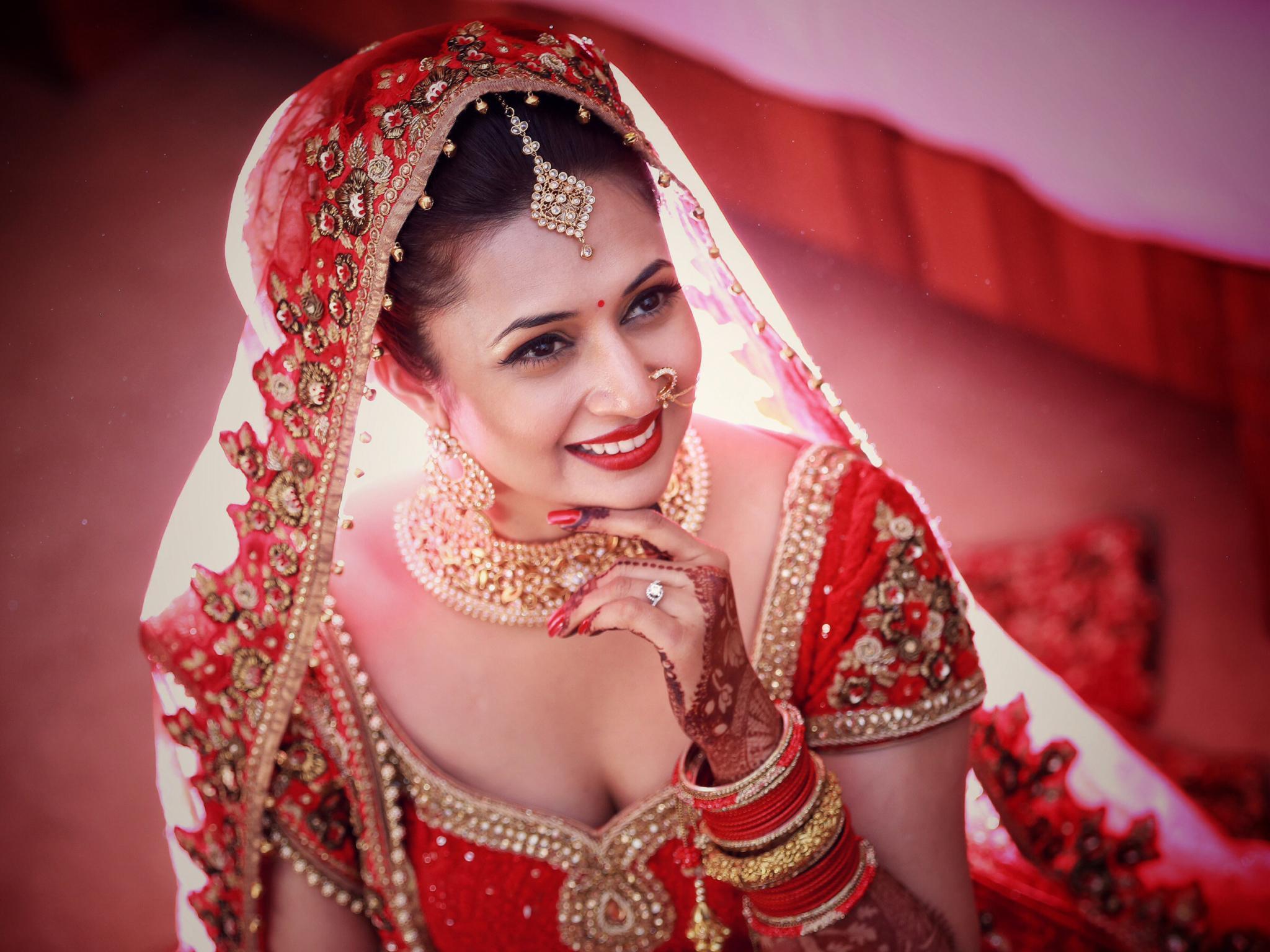 Divyanka Tripathi HD Wallpaper