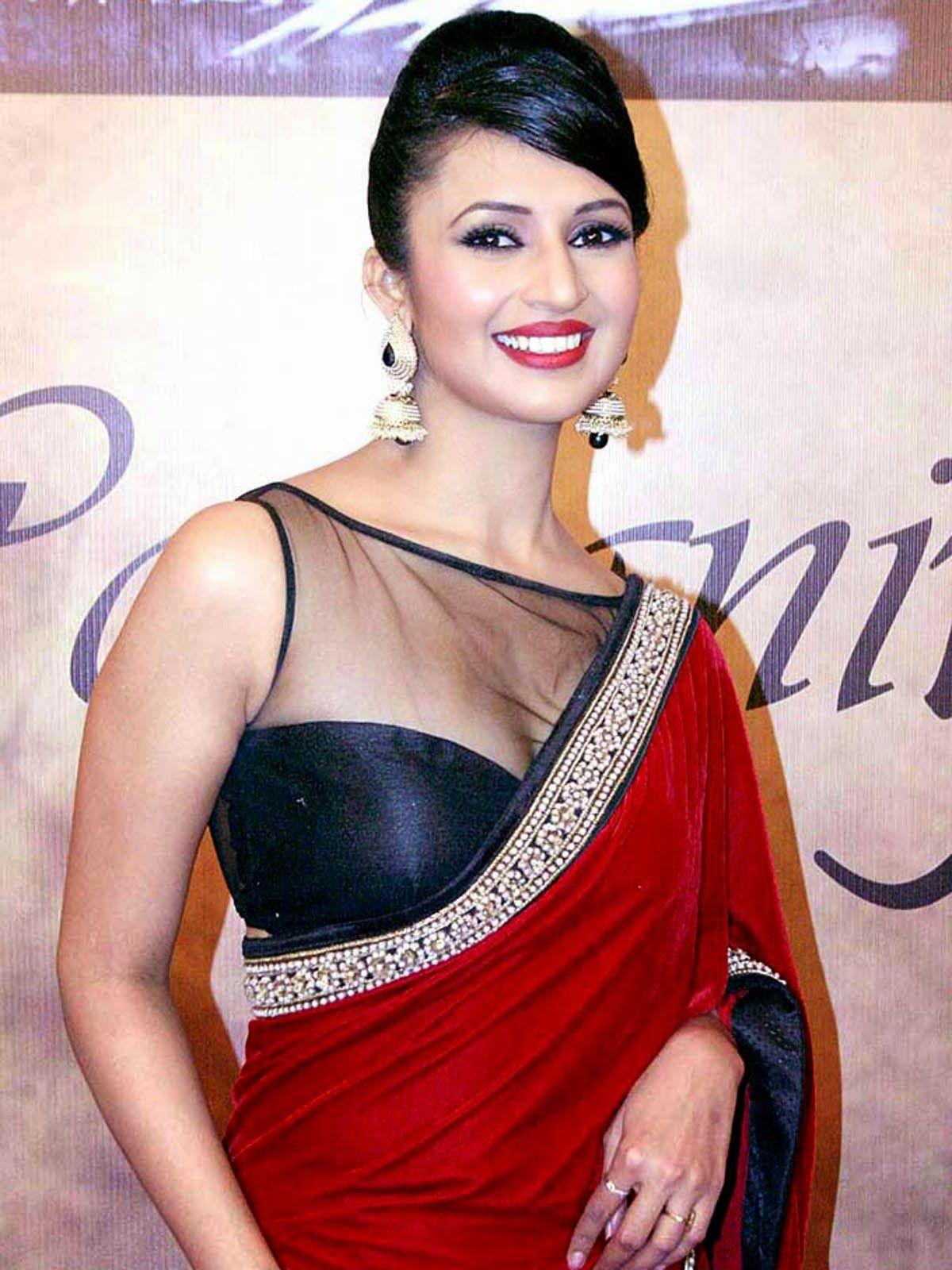 Divyanka Tripathi Beautiful Wallpaper. Indian Hot(AC)tress In 2019