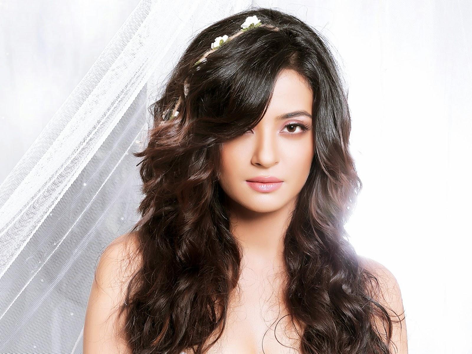 Wallpaper Jagat: Surveen Chawla Full HD Wallpaper