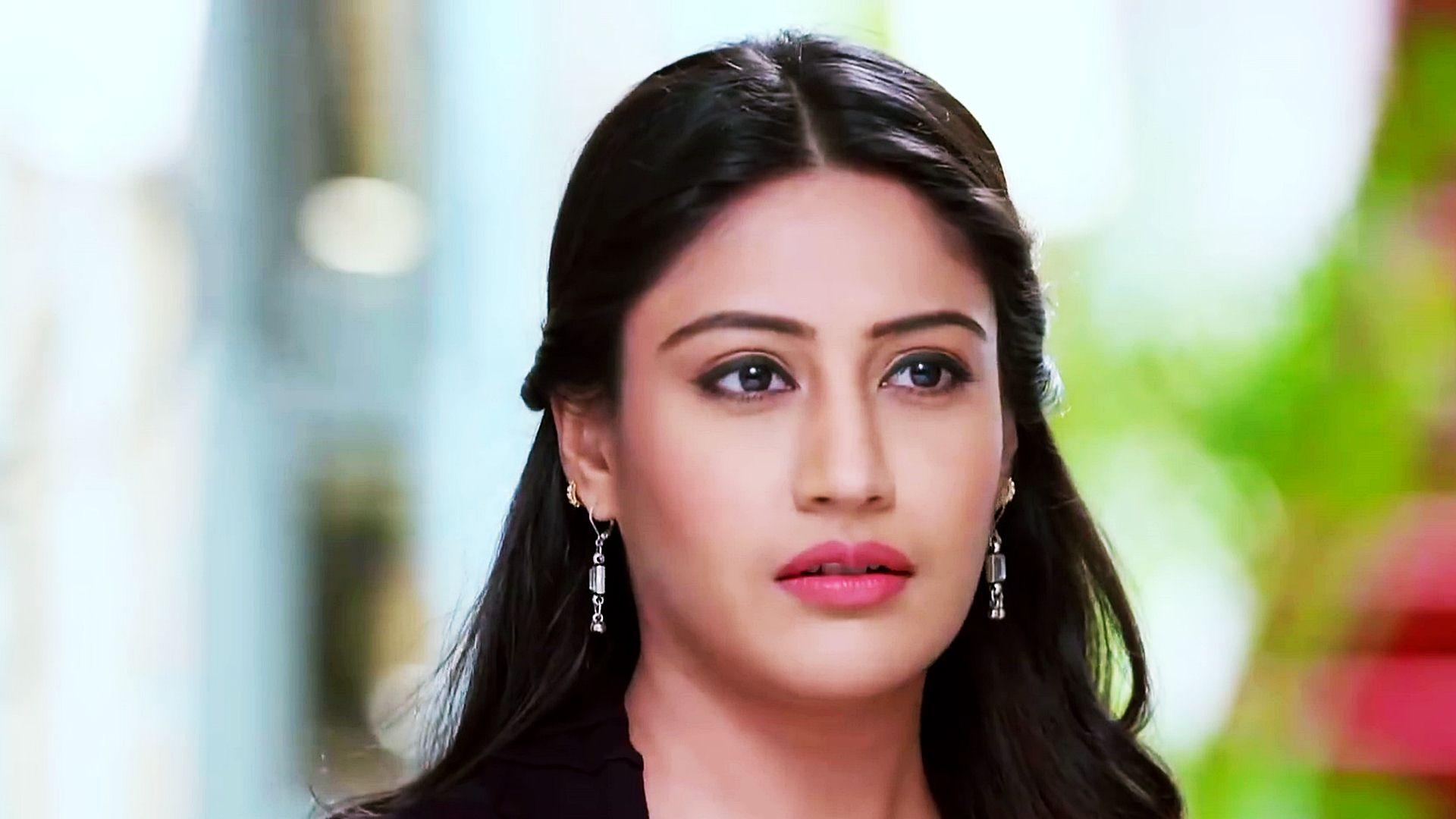 Surbhi Chandna In Ishqbaaaz Wallpaper 09547