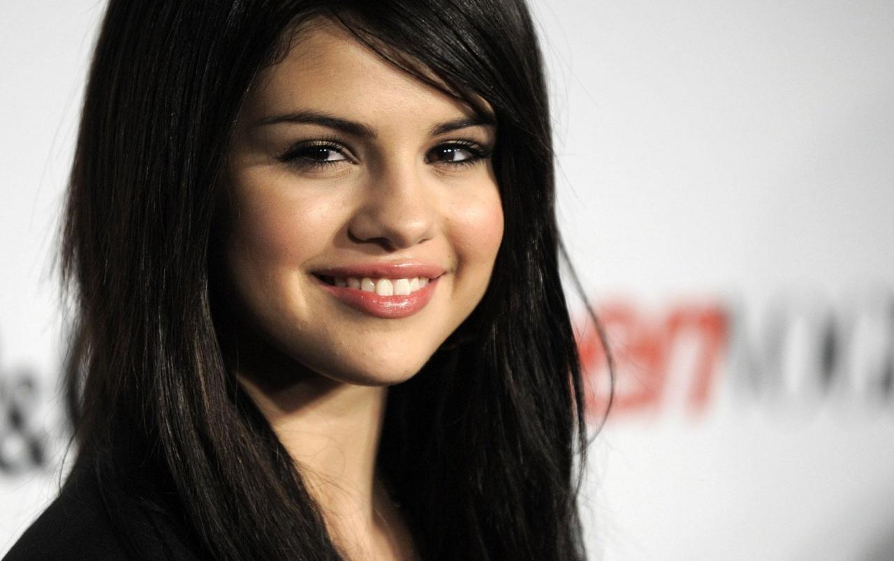 Selena Gomez Smile wallpaper. Selena Gomez Smile