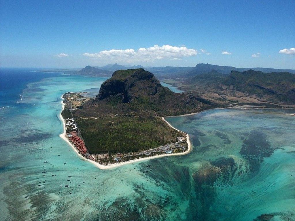 Underwater waterfall. Mauritius. Feel The Planet